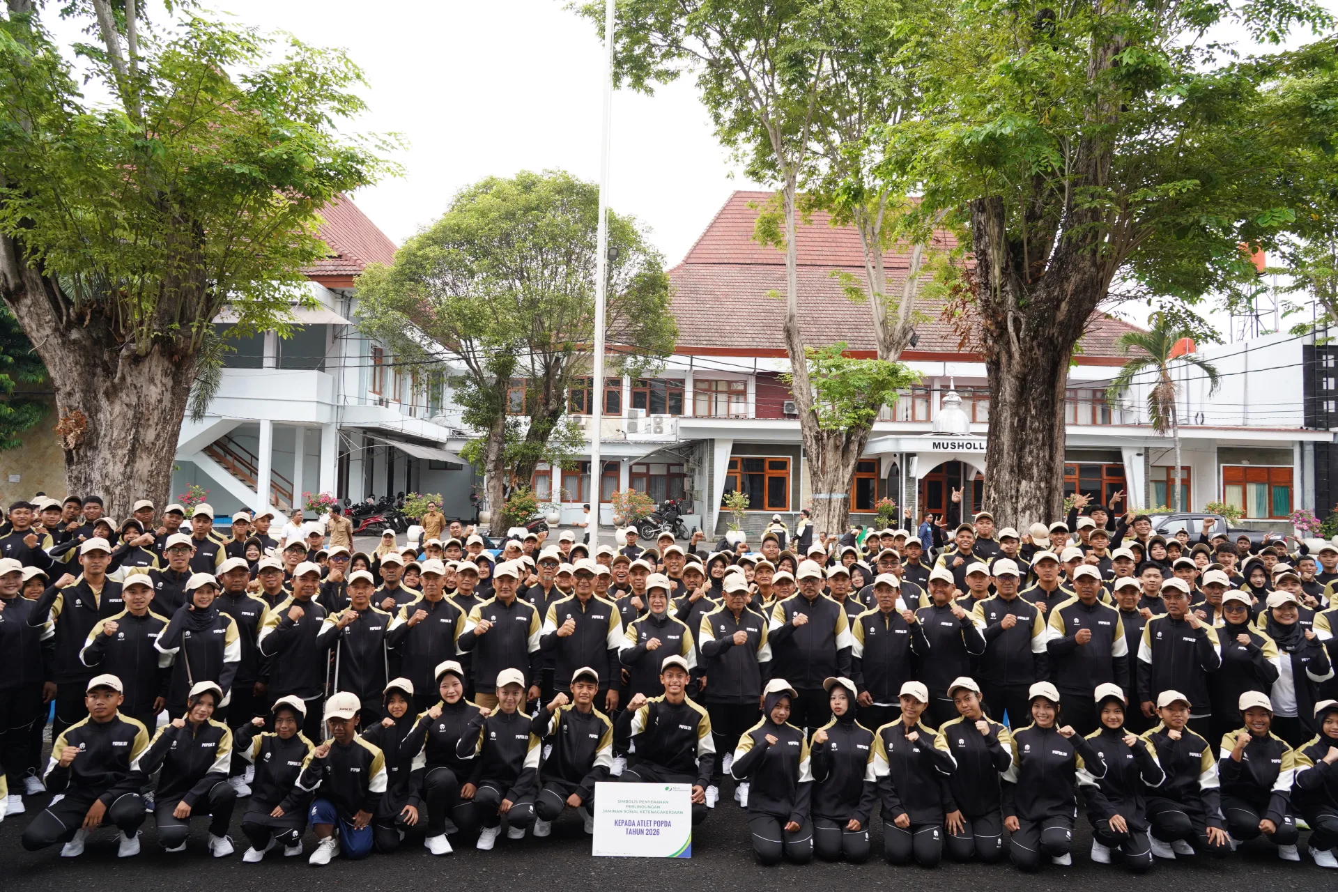 Bupati Setyo Wahono Lepas 345 Kontingen POPDA Serta 30 Kontingen PEPARPEDA, Bidik Juara Lima Besar