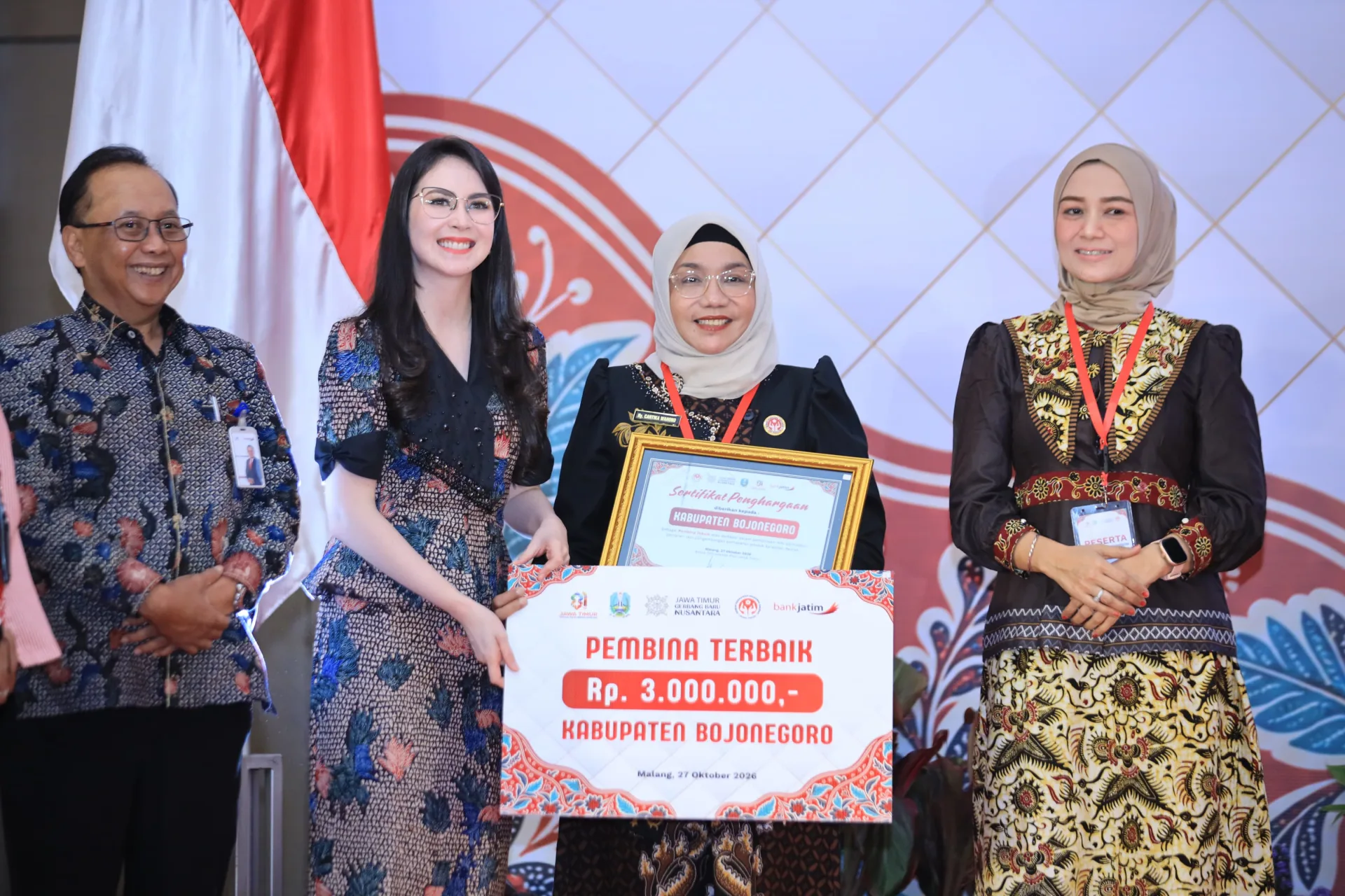 Dekranasda Bojonegoro Raih Penghargaan Pembina Terbaik se-Jawa Timur (3)