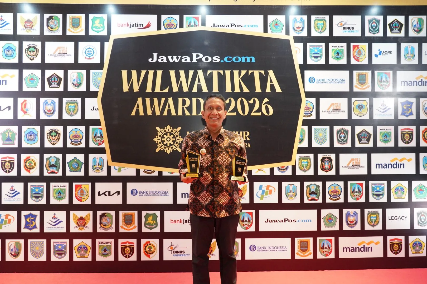 PEMKAB BOJONEGORO RAIH DUA PENGHARGAAN DARI JAWA POS INDONESIA