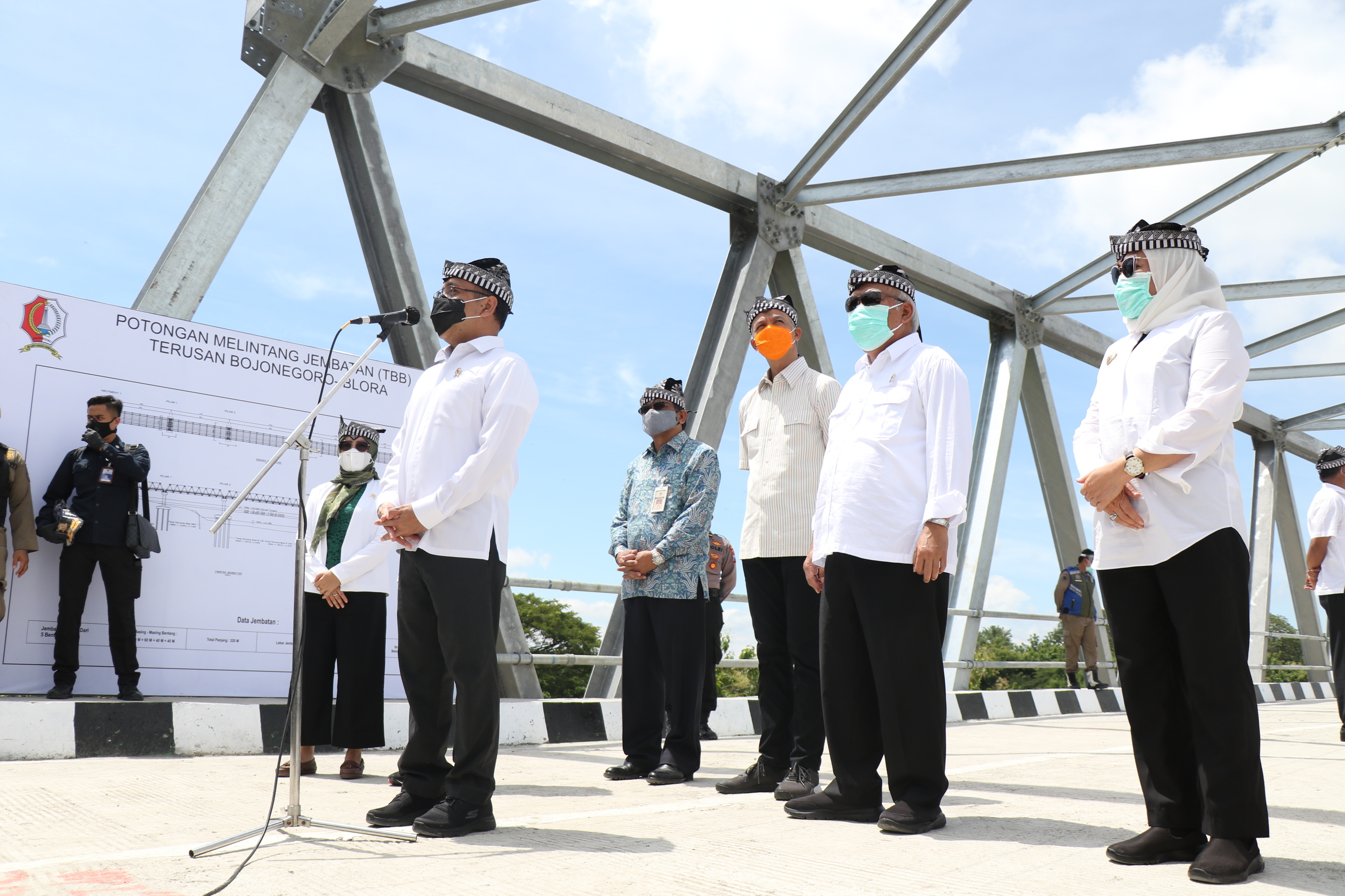 Pulang Kampung, Mensetneg Pratikno Resmikan Jembatan TBB