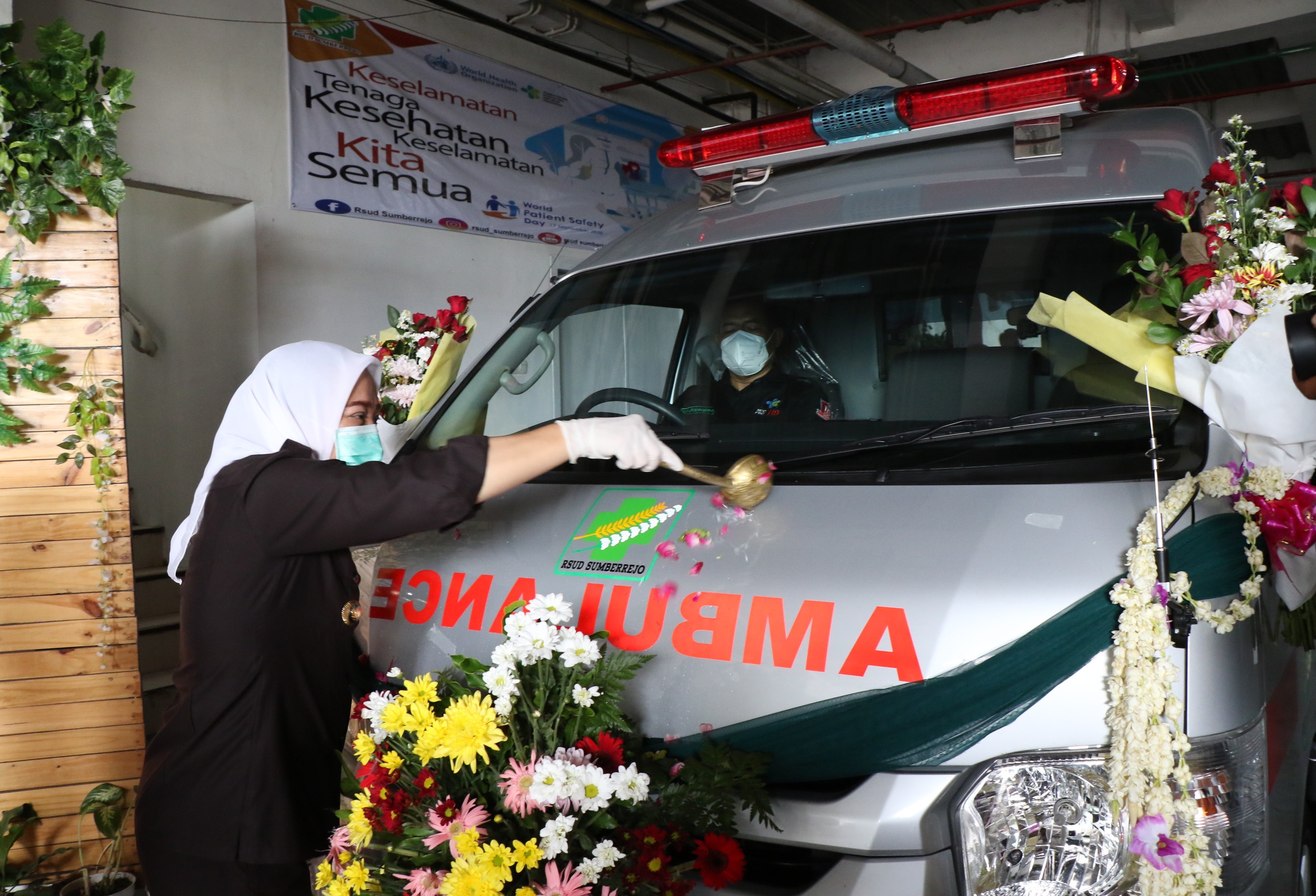 Optimalkan Pelayanan Darurat, Bupati Resmikan Ambulance RSUD Sumberrejo.