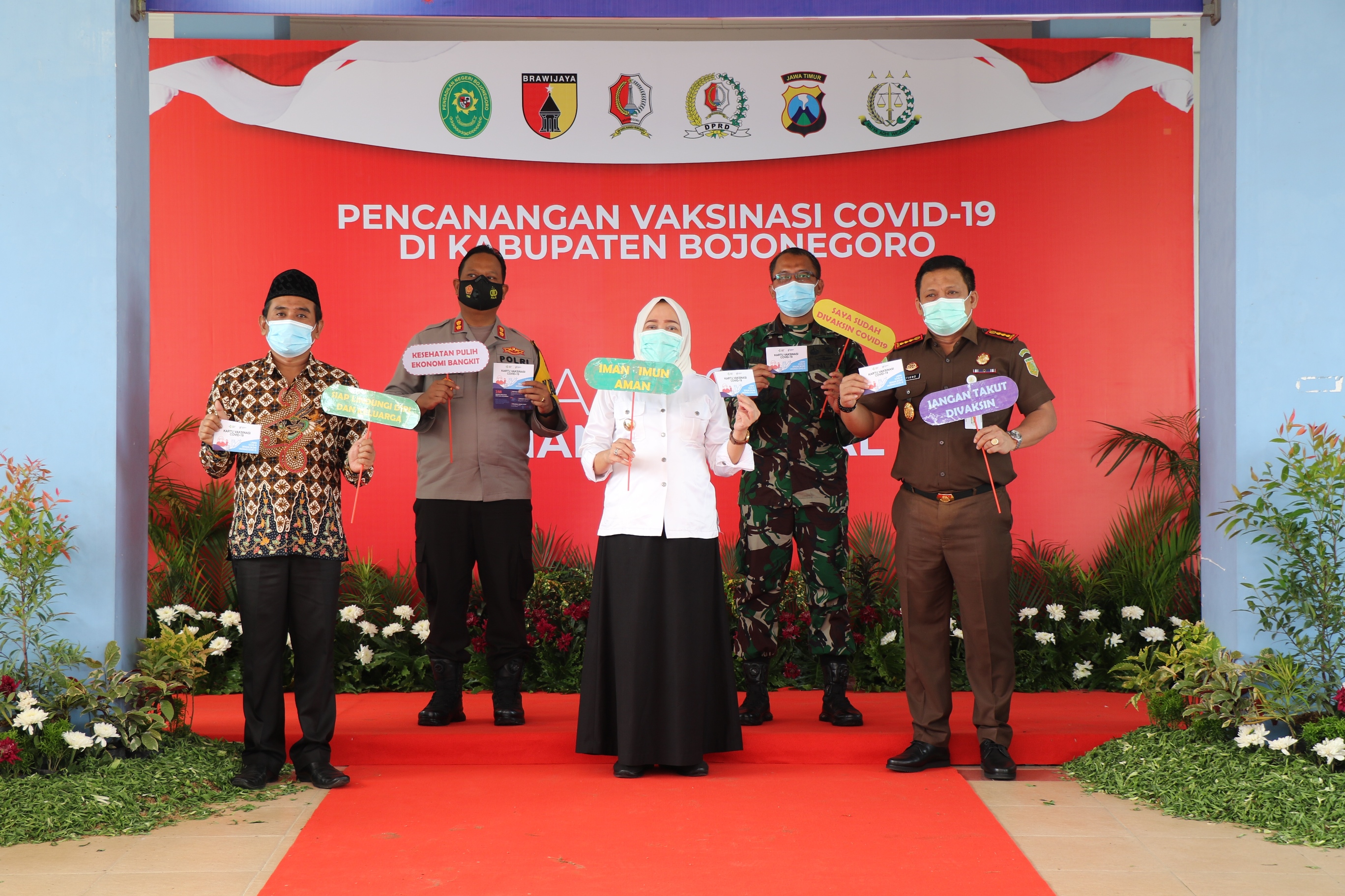 SUKSESKAN PROGRAM VAKSINASI, 11 TOKOH BOJONEGORO IKUTI VAKSIN TAHAP PERTAMA