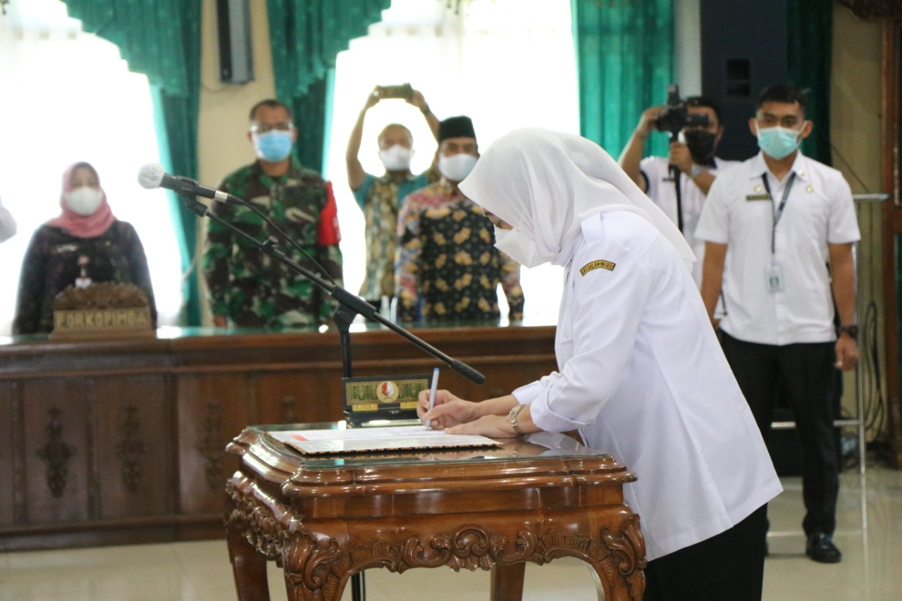 Bupati Hadiri Pelantikan Dewan Kehormatan Dan Pengurus PMI Kab. Bojonegoro Periode 2021-2026.