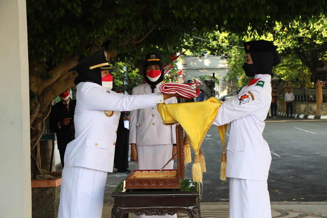 BUPATI BOJONEGORO PIMPIN UPACARA HUT RI KE-76