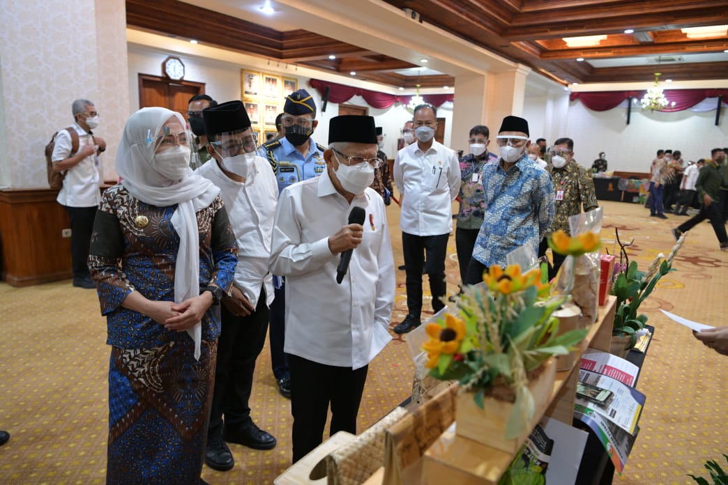 BUPATI  BOJONEGORO RAPAT PENANGGULANGAN KEMISKINAN EKSTRIM DENGAN WAPRES