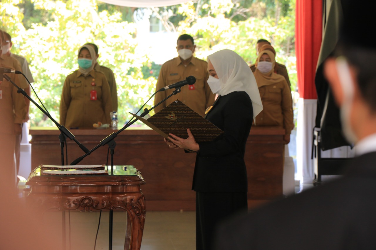 Bupati Bojonegoro Lantik Pejabat Administrator dan Pengawas Di Lingkungan Kabupaten Bojonegoro