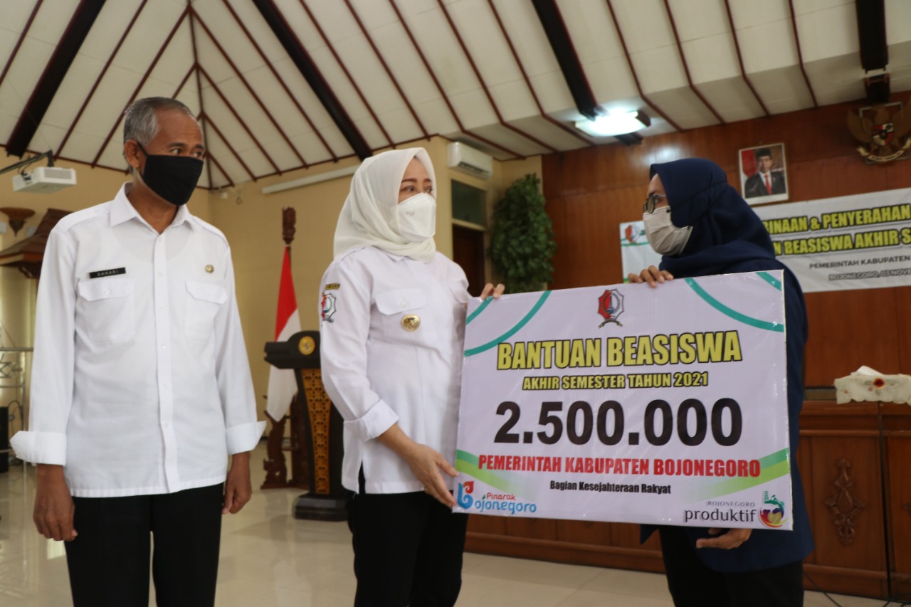 Pemkab Bojonegoro Kembali Berikan Bantuan Beasiswa, Untuk Mahasiswa Tingkat Akhir.