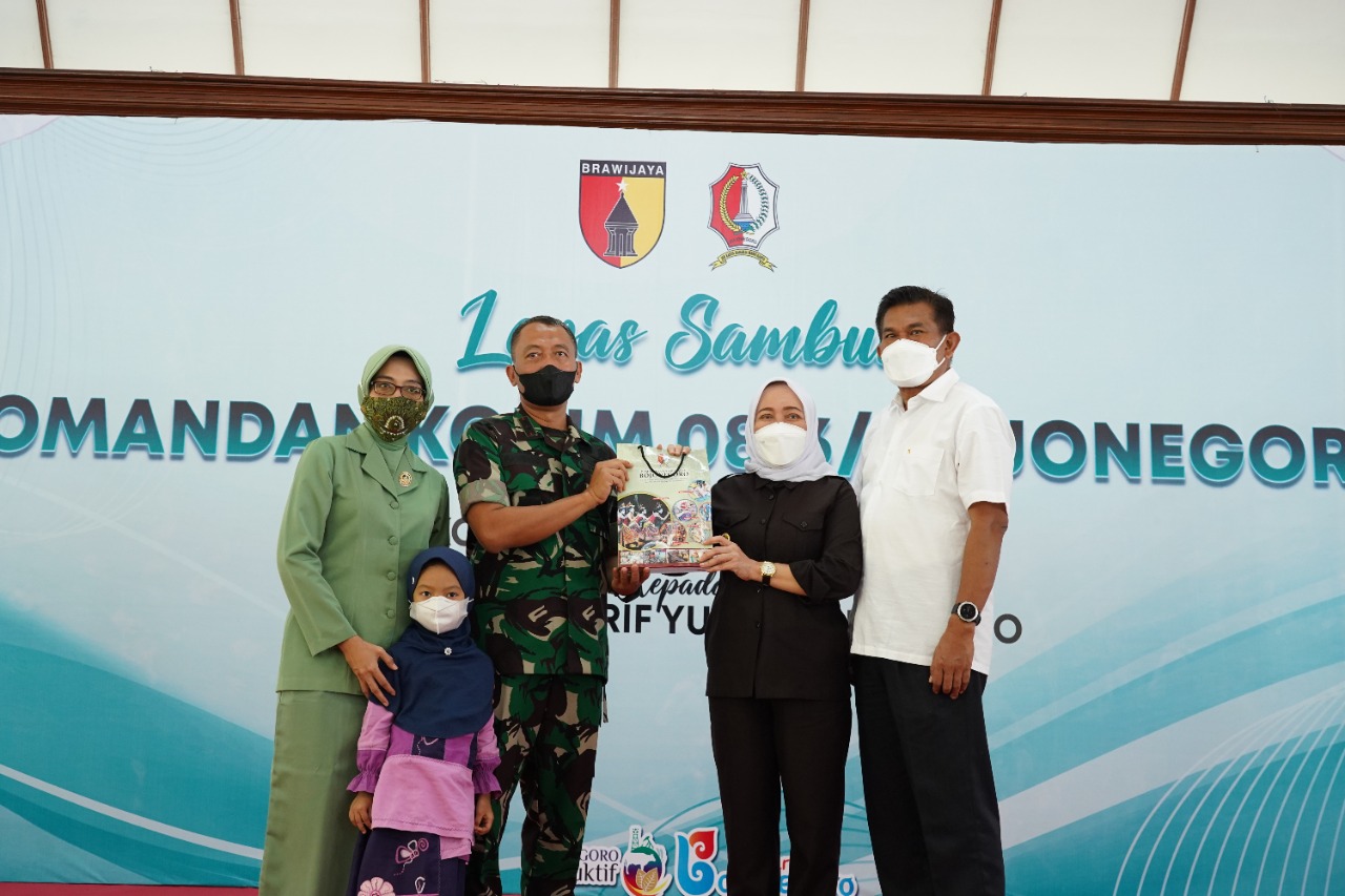 Bupati Hadiri Lepas Sambut Kodim 0813 Bojonegoro.