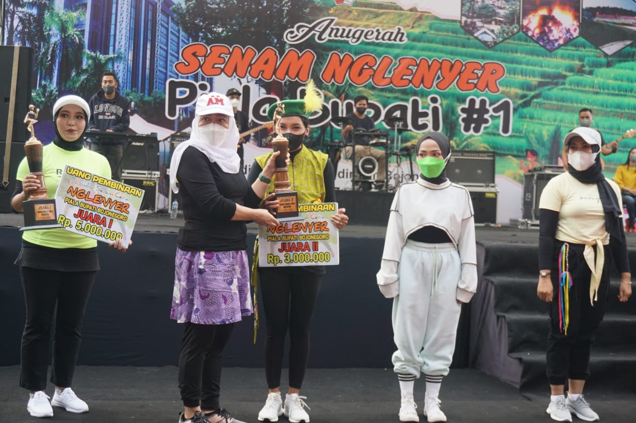 PKK Purwosari Juarai Anugerah Senam Nglenyer 2022.