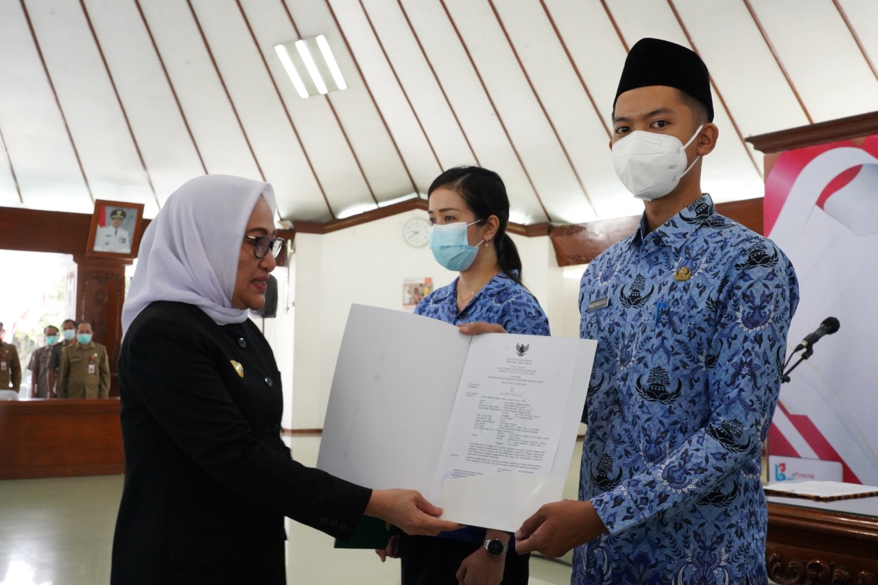 Bupati Serahkan SK PNS Formasi Tahun 2019 Sejumlah 433