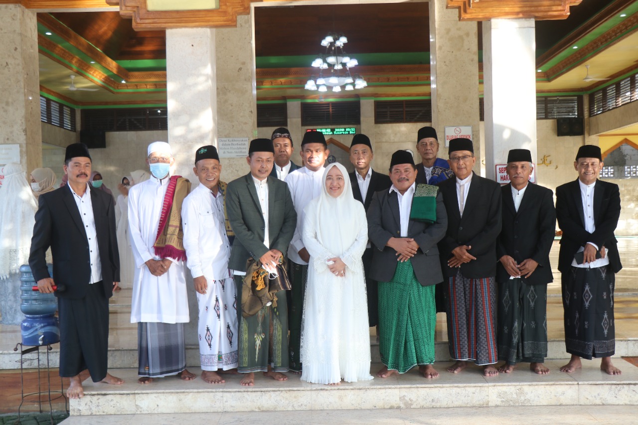 Bersatu Bersama Warga, Bupati Bojonegoro Tunaikan Shalat Idul Fitri Di Masjid Baabus shofa.