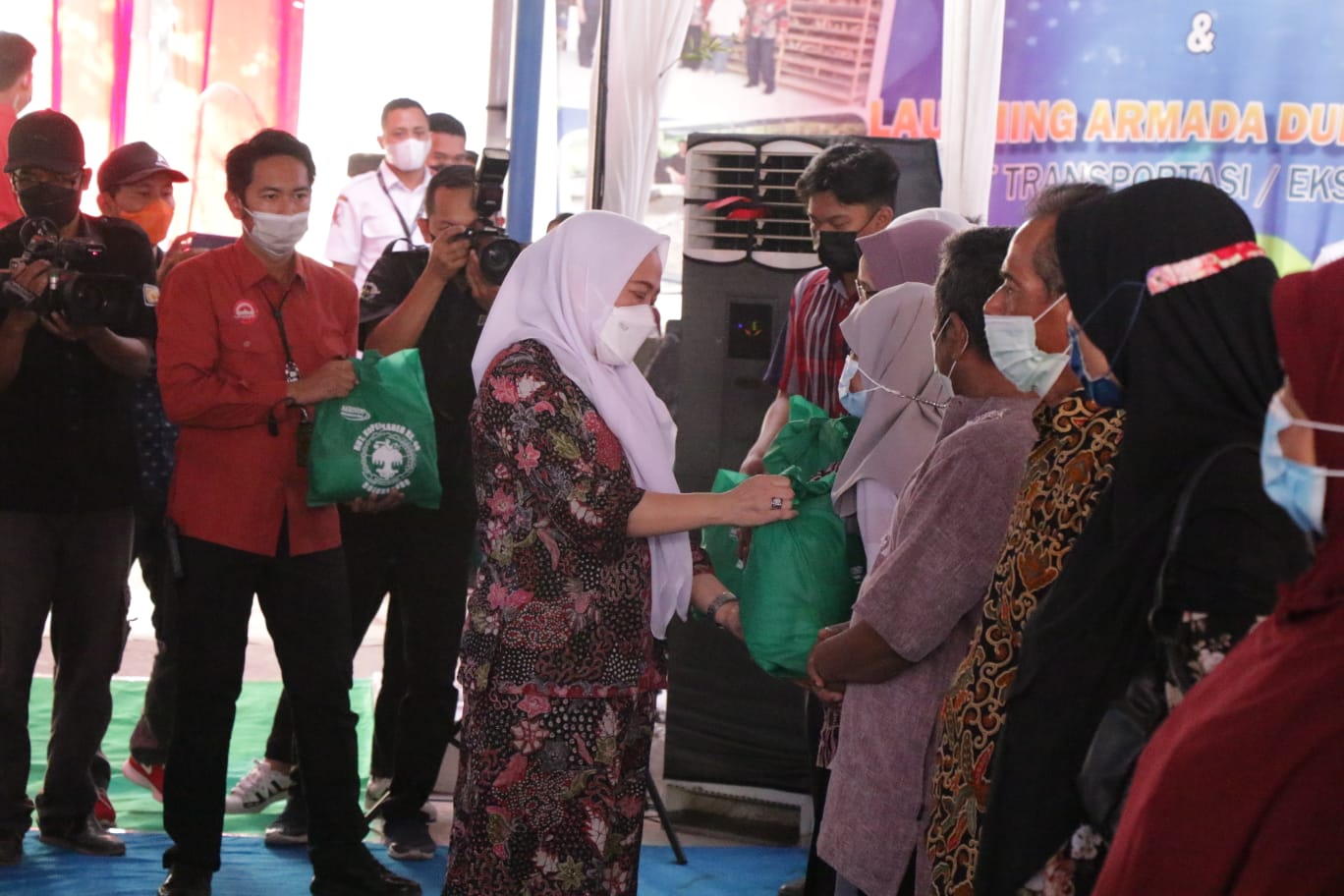 Bupati Bojonegoro Sambut Kedatangan Gubernur Jatim di Koperasi Kareb.