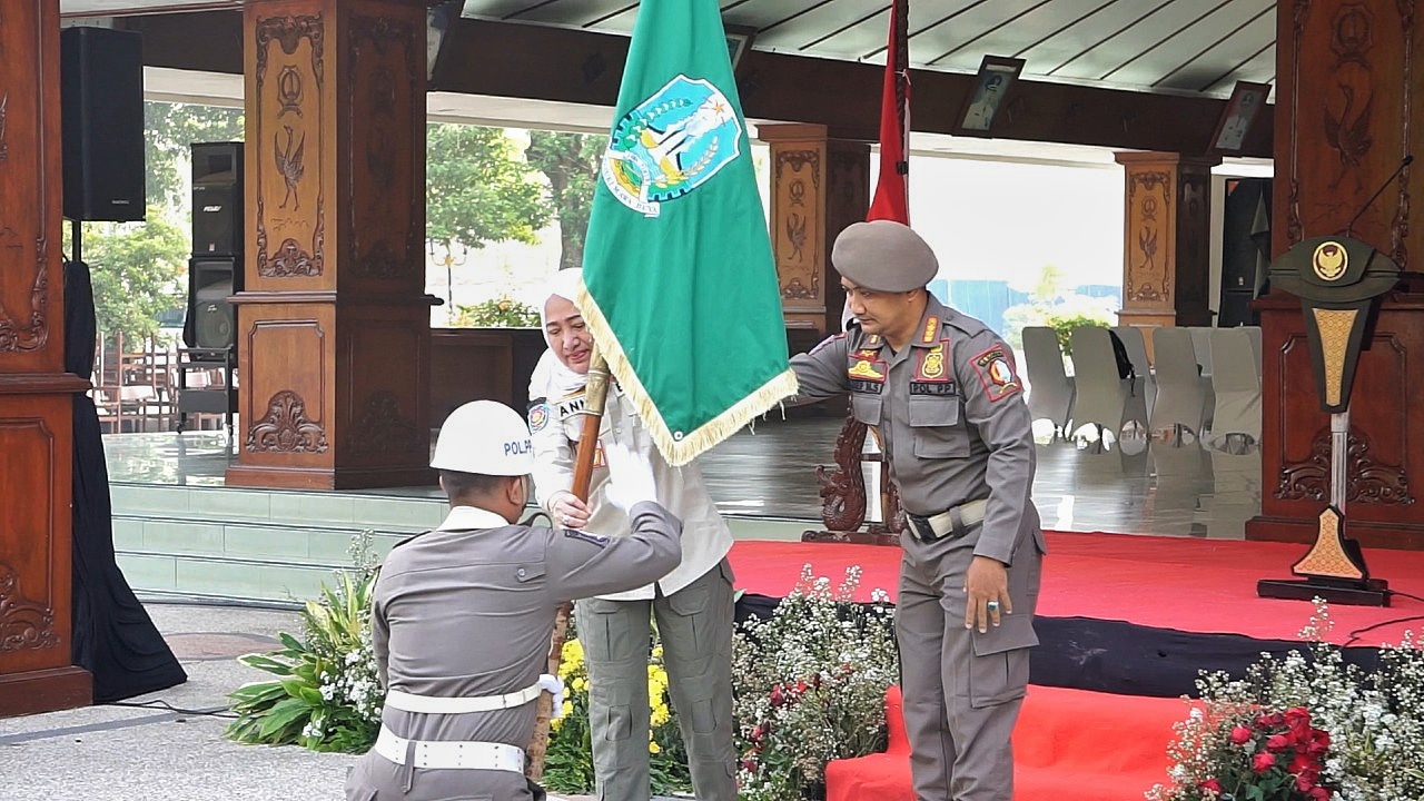 Bupati Bojonegoro Berangkatkan Kirab Pataka "Jer Basuki Mawa Beya" Menuju Tuban