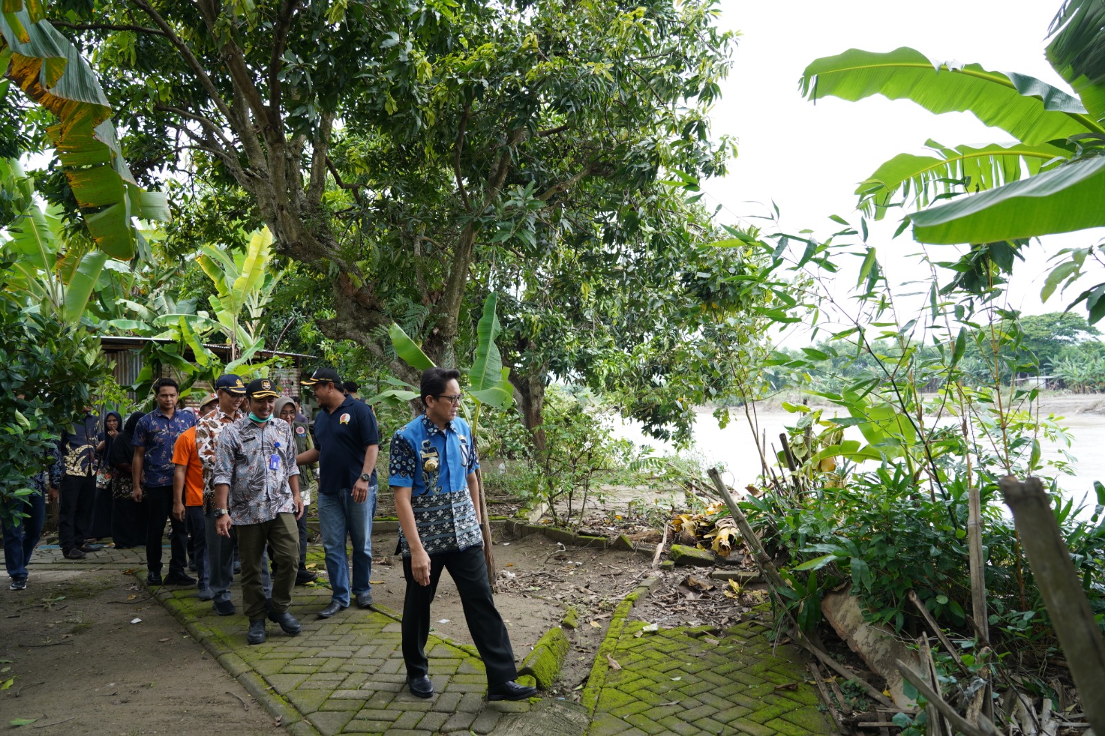 Pj Adriyanto Meninjau Sejumlah Rumah Rawan Longsor Bantaran Sungai Bengawan Solo