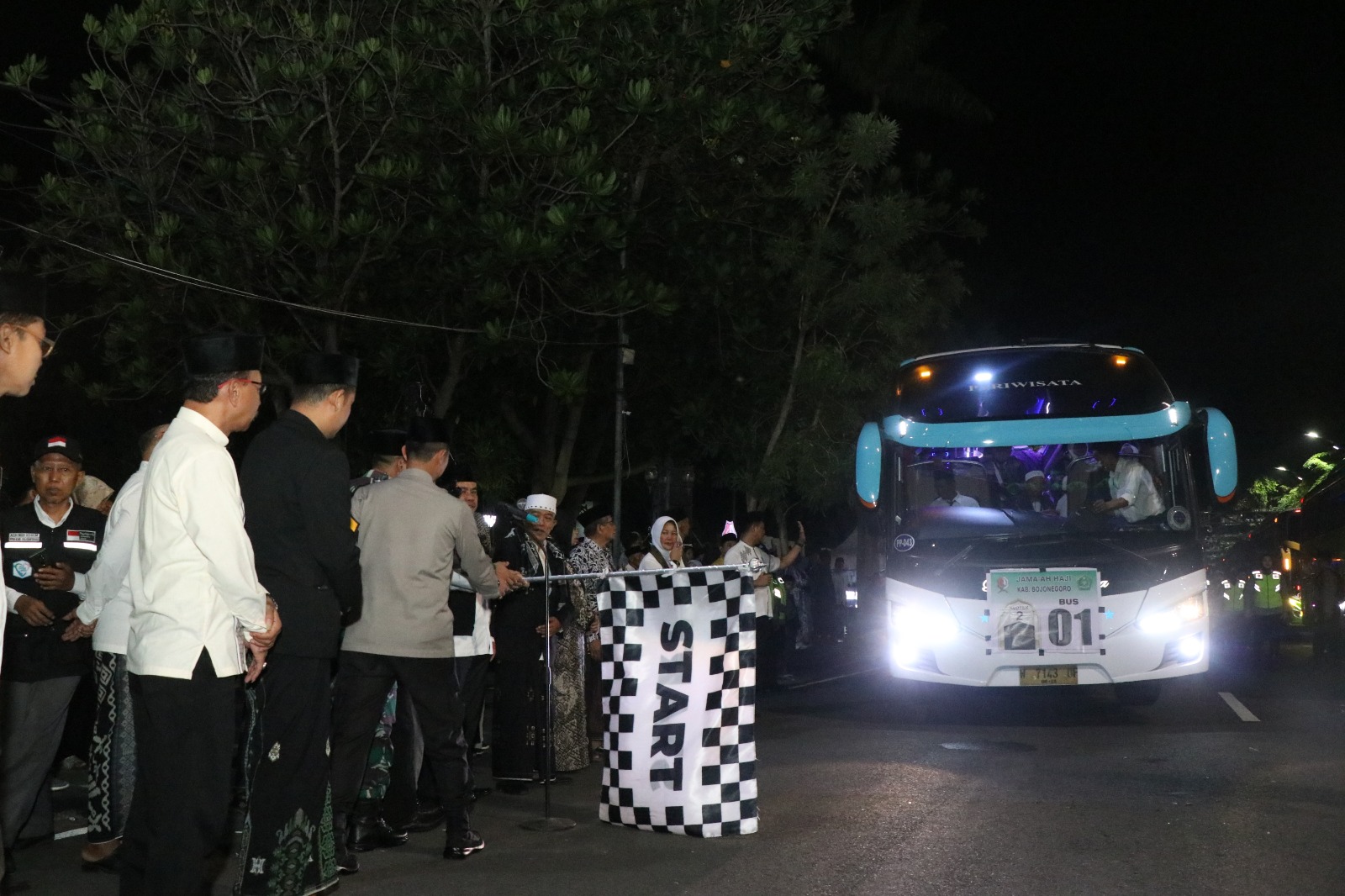Adriyanto Memberangkatkan 1.464 CJH tahun 2024 asal Bojonegoro