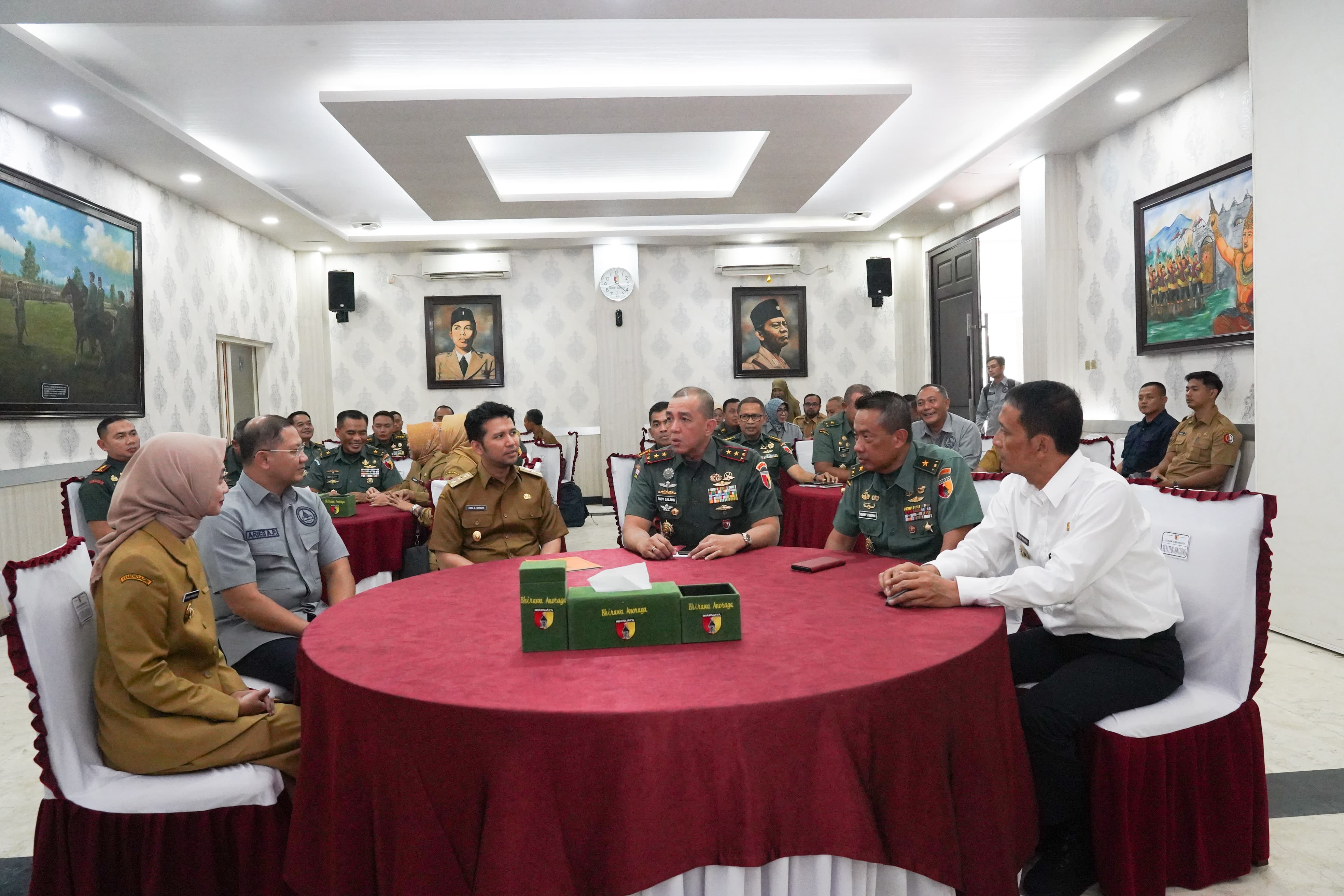 Bupati Hadiri Penandatanganan Kerjasama Pemprov Jatim dengan TNI AD Kodam V Brawijaya.