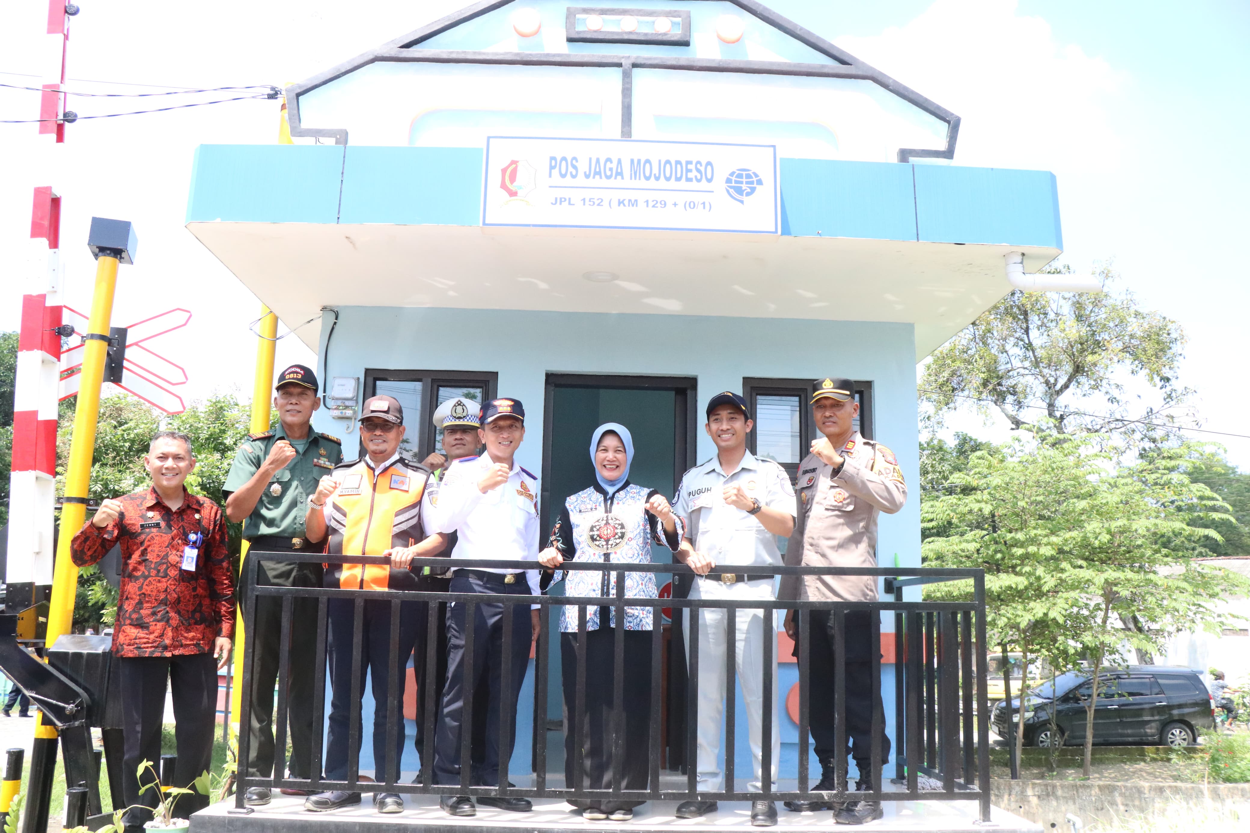 Tingkatkan Komitmen Keselamatan, Pemkab Bojonegoro Bangun 8 Pos Penjagaan  Perlintasan Kereta Api