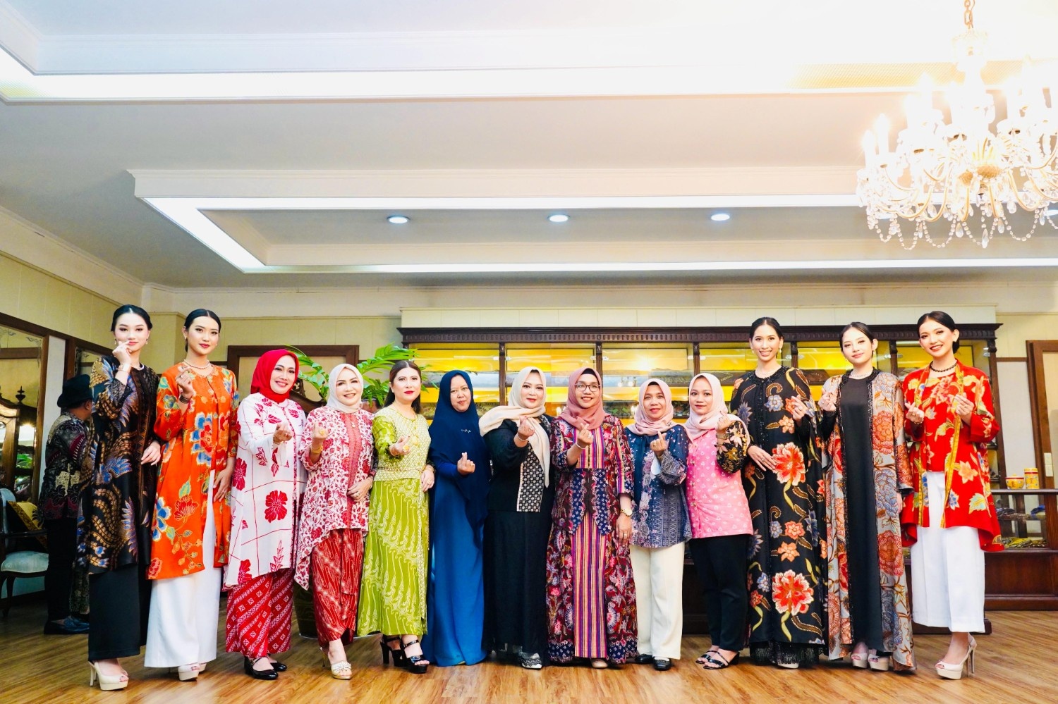 Belajar Dari Trunk Show, Cantika Wahono Siap Bawa Batik Bojonegoro Mendunia