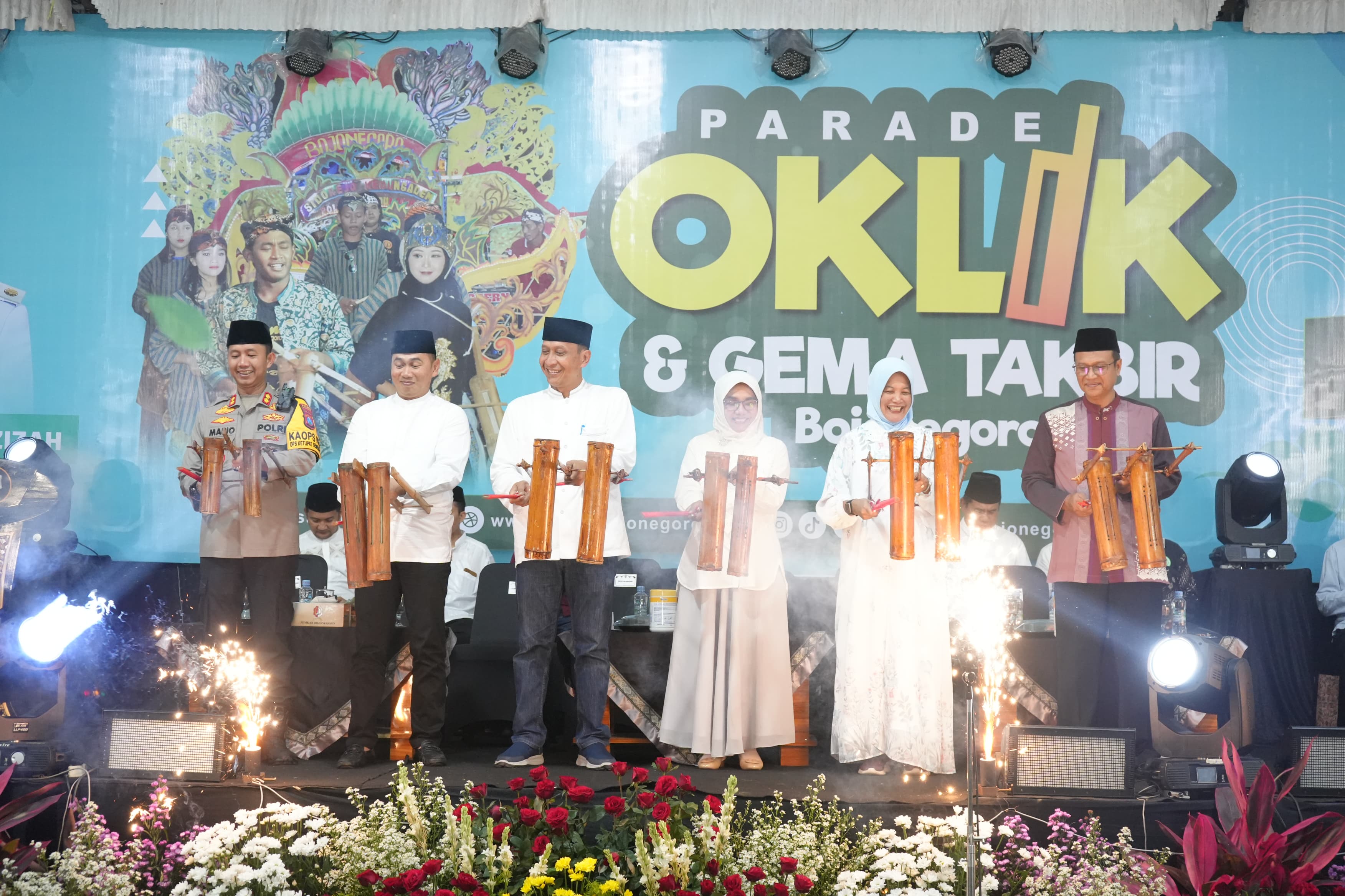 Parade Oklik Semarakkan Malam Takbir Di Bojonegoro