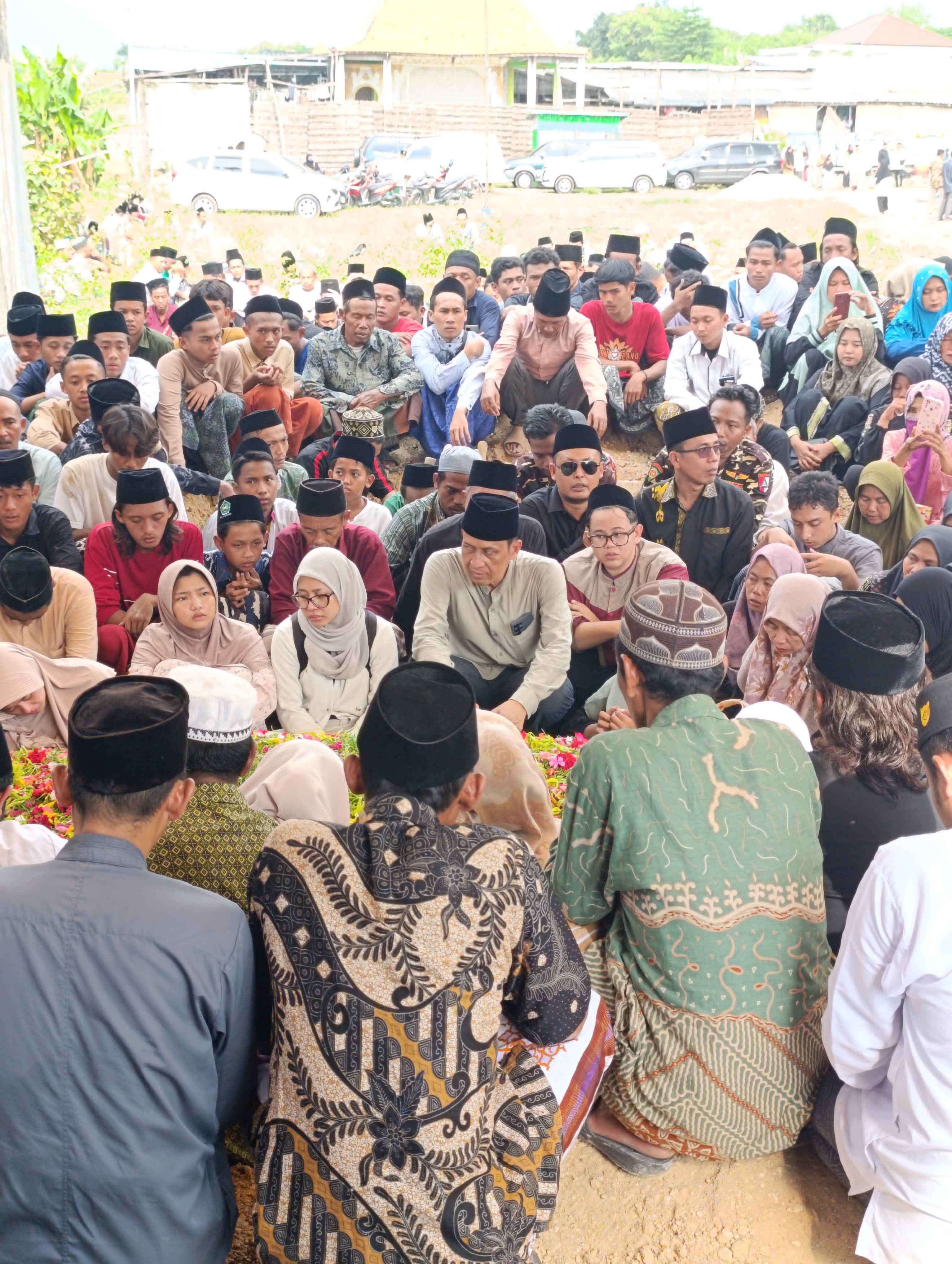 Bupati Dan Wakil Bojonegoro Bupati Takziah Ke Rumah Duka Nyai Dyah Ayu Ratna Dewi