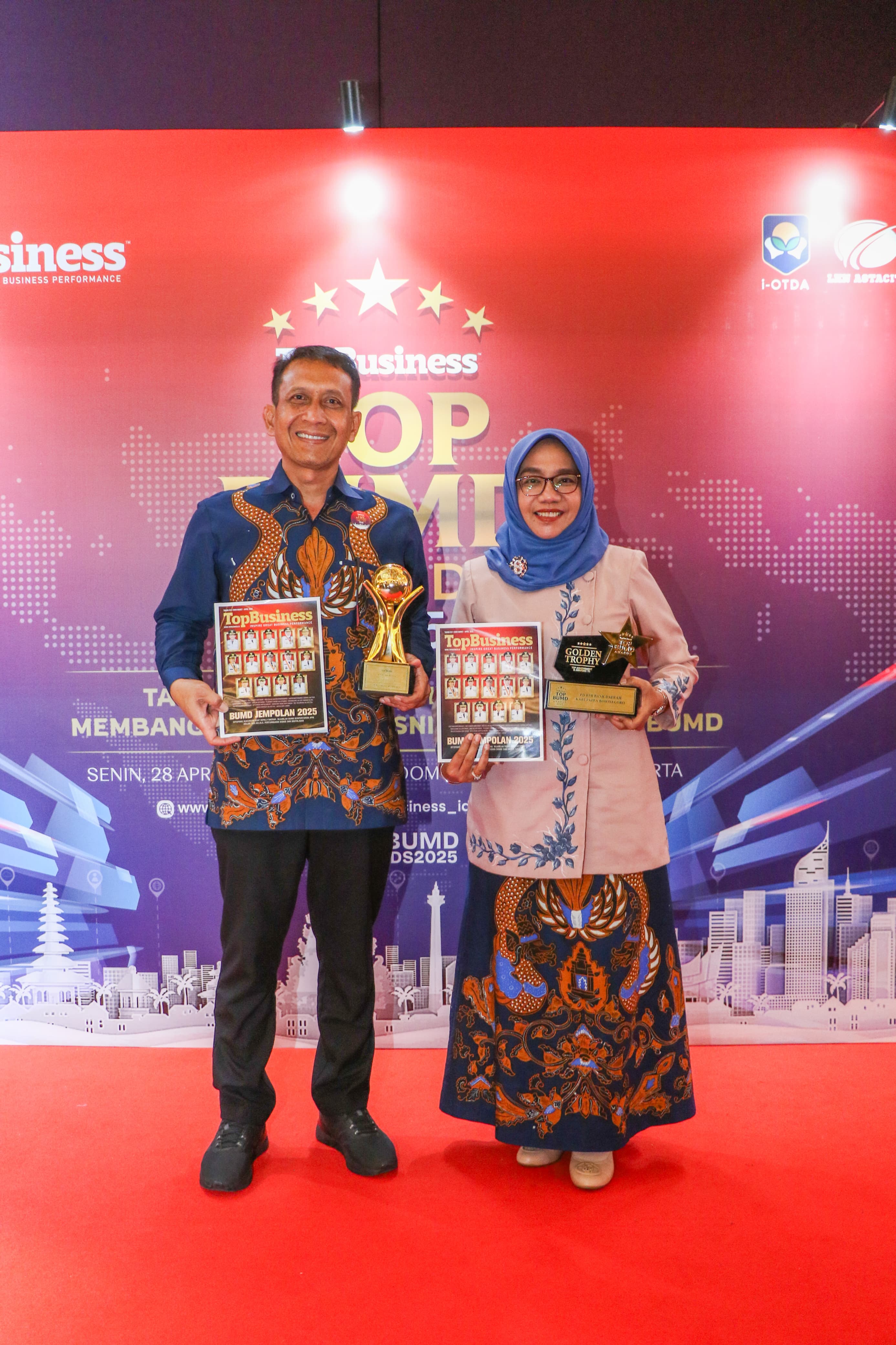 Bupati Bojonegoro Raih Penghargaan TOP Pembina BUMD Award 2025
