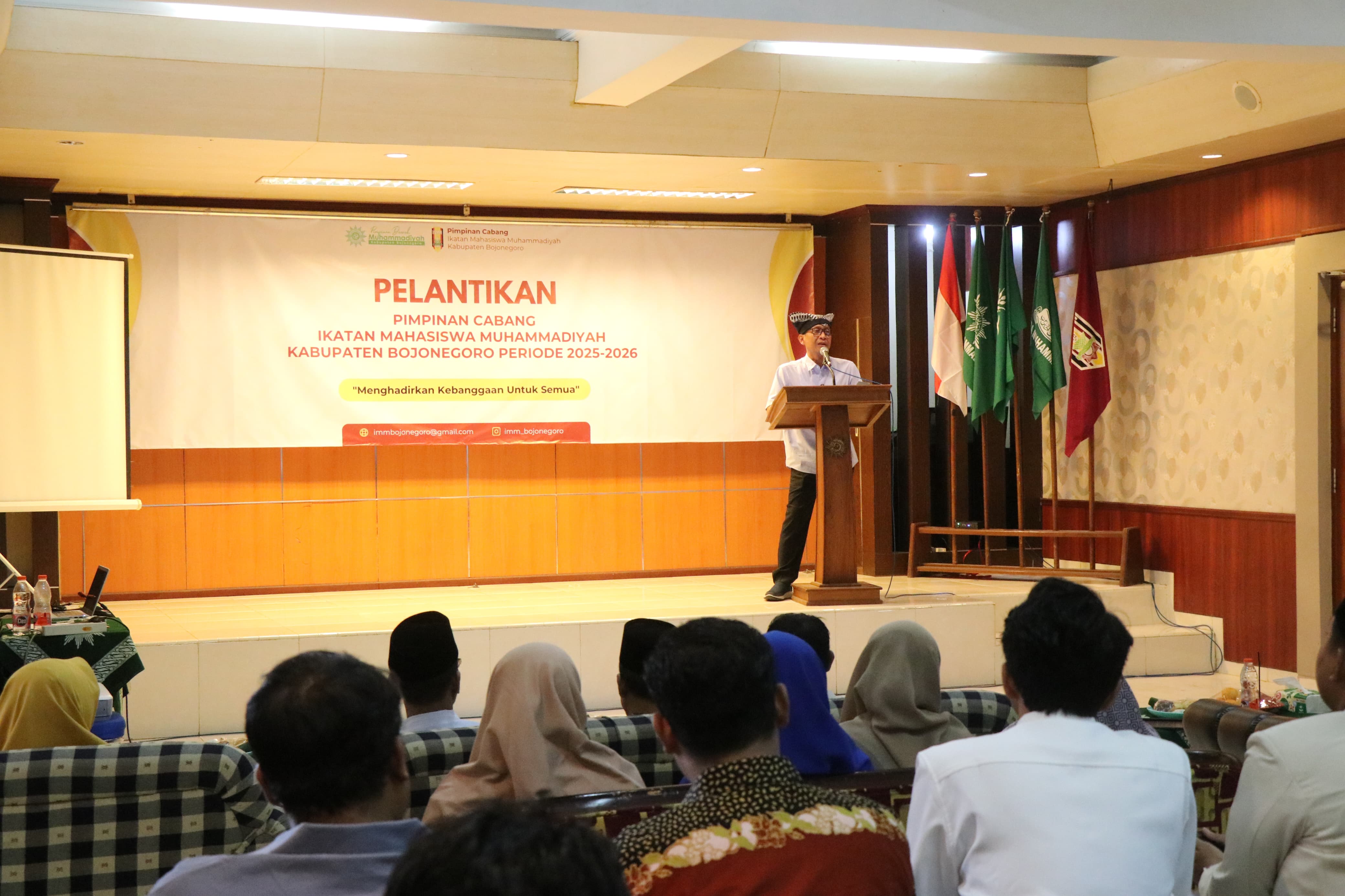 Kenakan Udheng Obor Sewu, Bupati Bojonegoro Ajak Dukung Program Pemkab