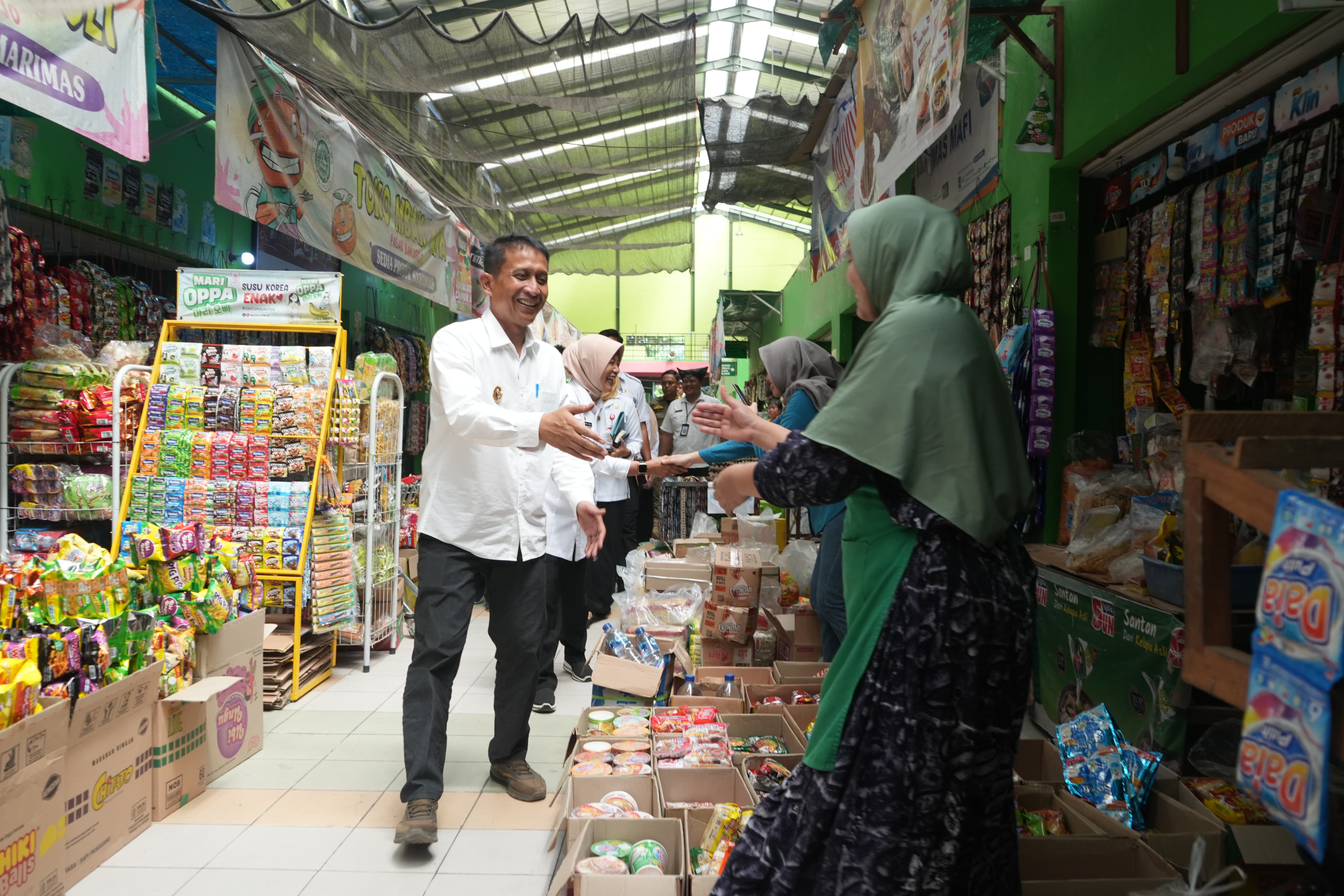 Blusukan Ke Pasar Daerah, Bupati Dan Wabup Bojonegoro Ajak Kepala Pasar Dan Pedagang Laksanakan Gernas Mapan