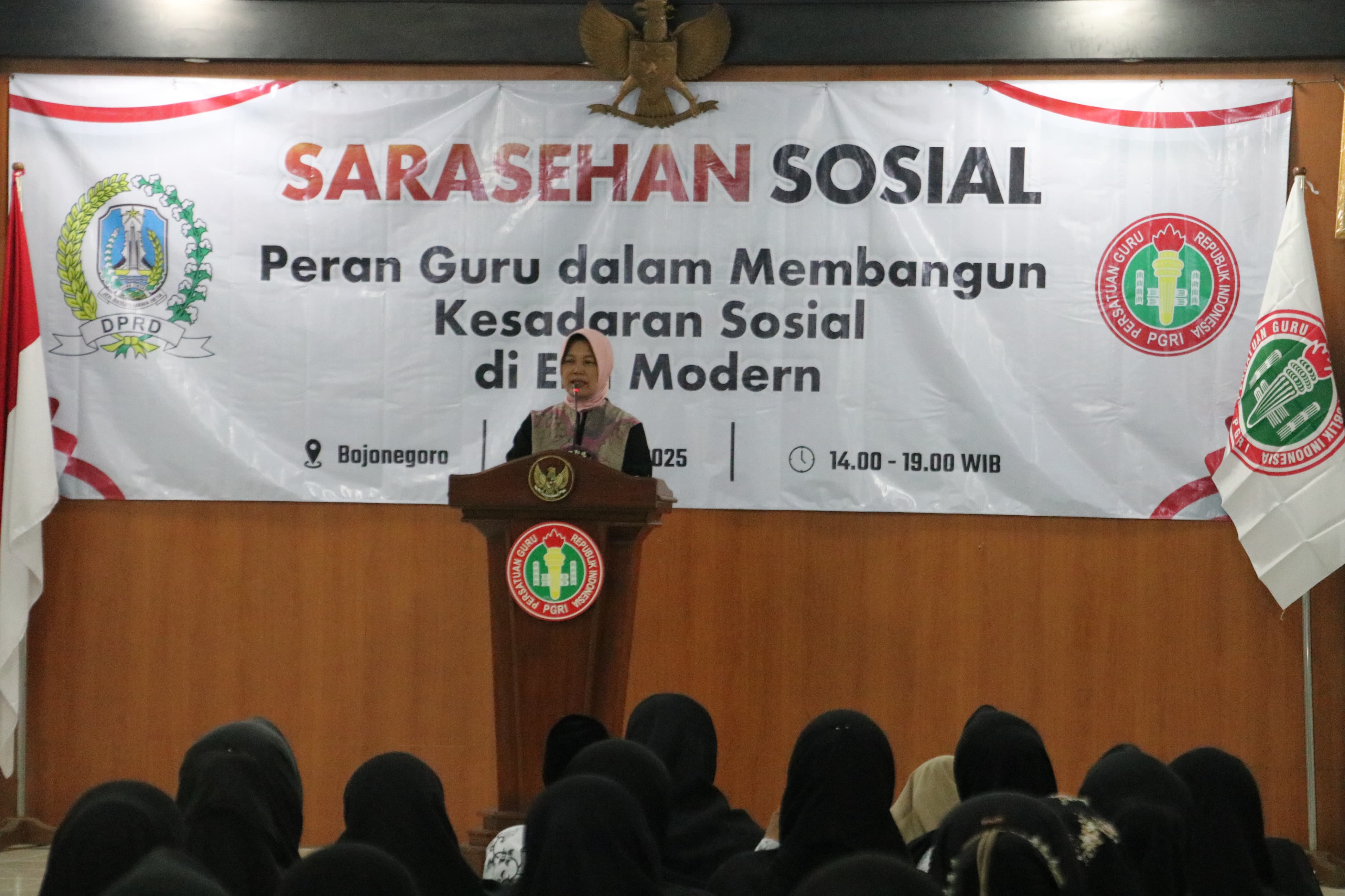 Guru Bojonegoro Garda Terdepan Pembangunan Kesadaran Sosial di Era Modern