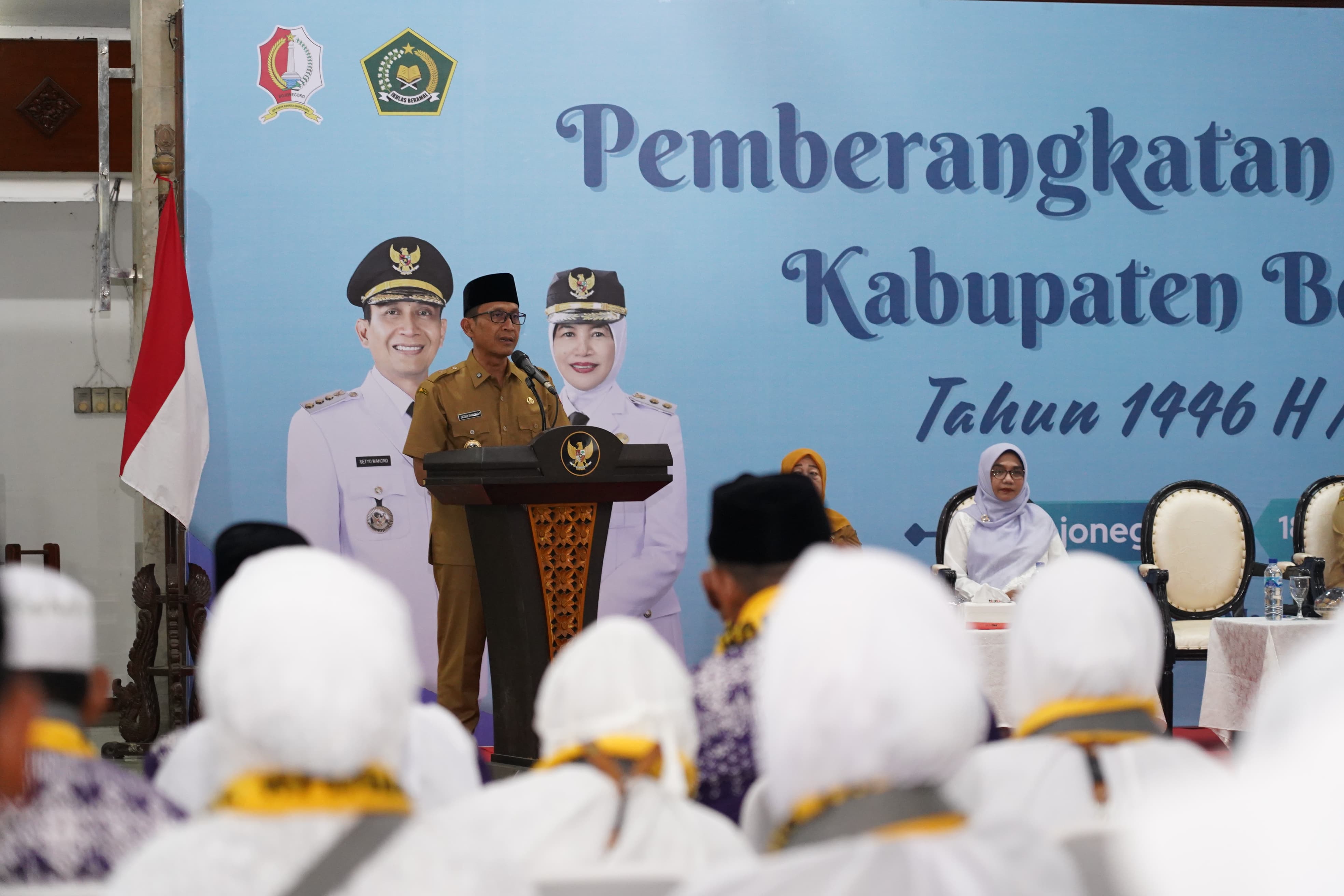 120 Jamaah Haji Kloter 63 Bojonegoro Diberangkatkan, Bupati Beri Pesan Haru