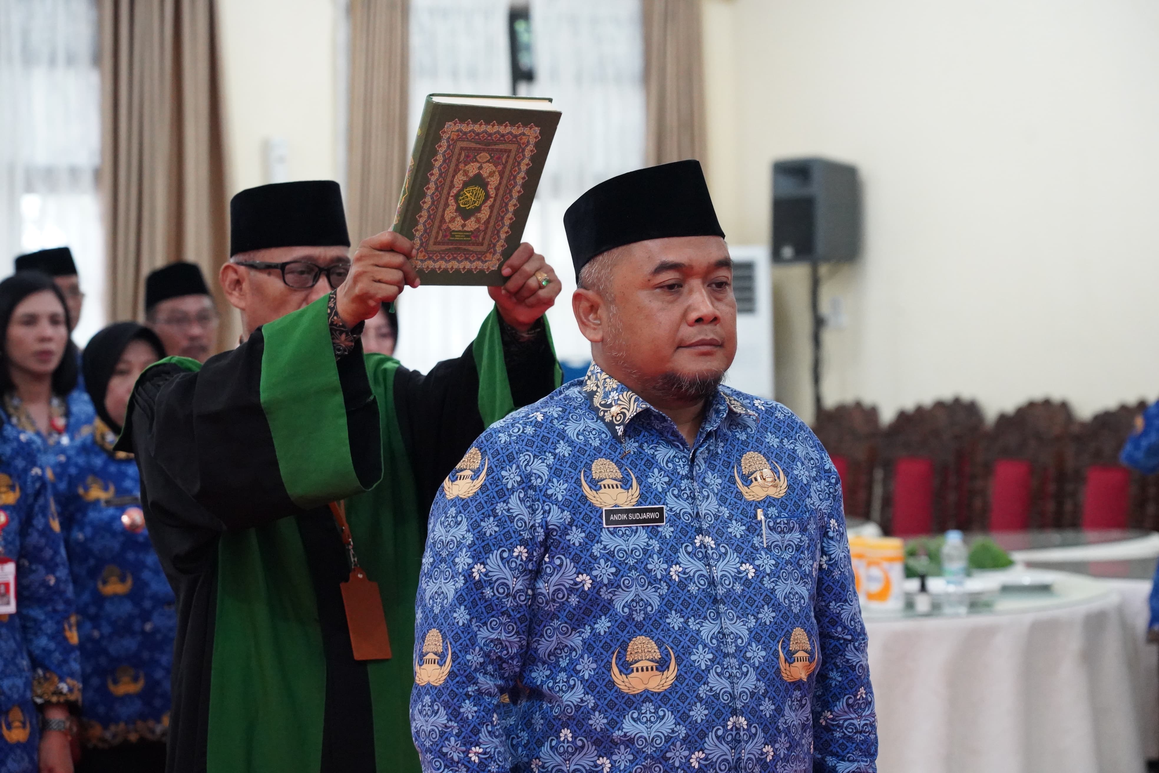 Resmi Melantik Penjabat Sekretaris Daerah yang Baru, Bupati dan Wakil Bupati Tekankan Profesionalisme dan Sinergi Lintas OPD