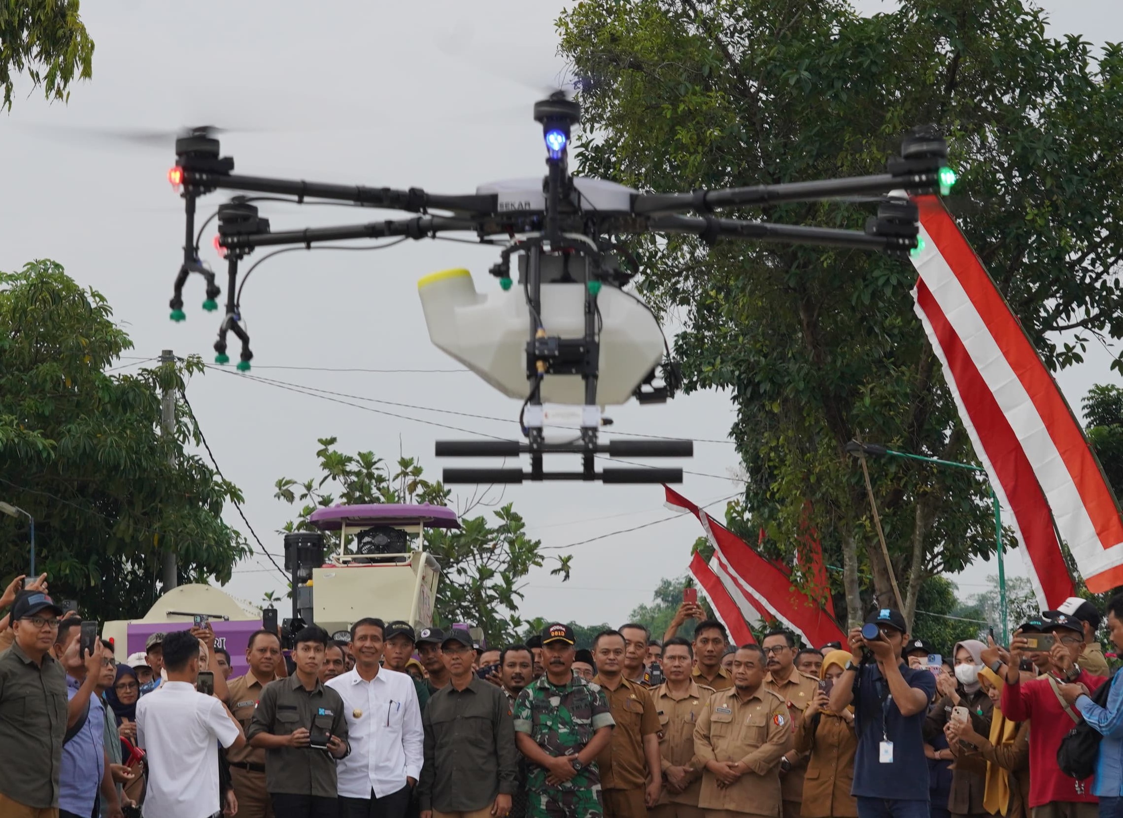 Dorong Pertanian Modern, Bupati Bojonegoro Hadiri Peluncuran Teknologi Drone Pertanian