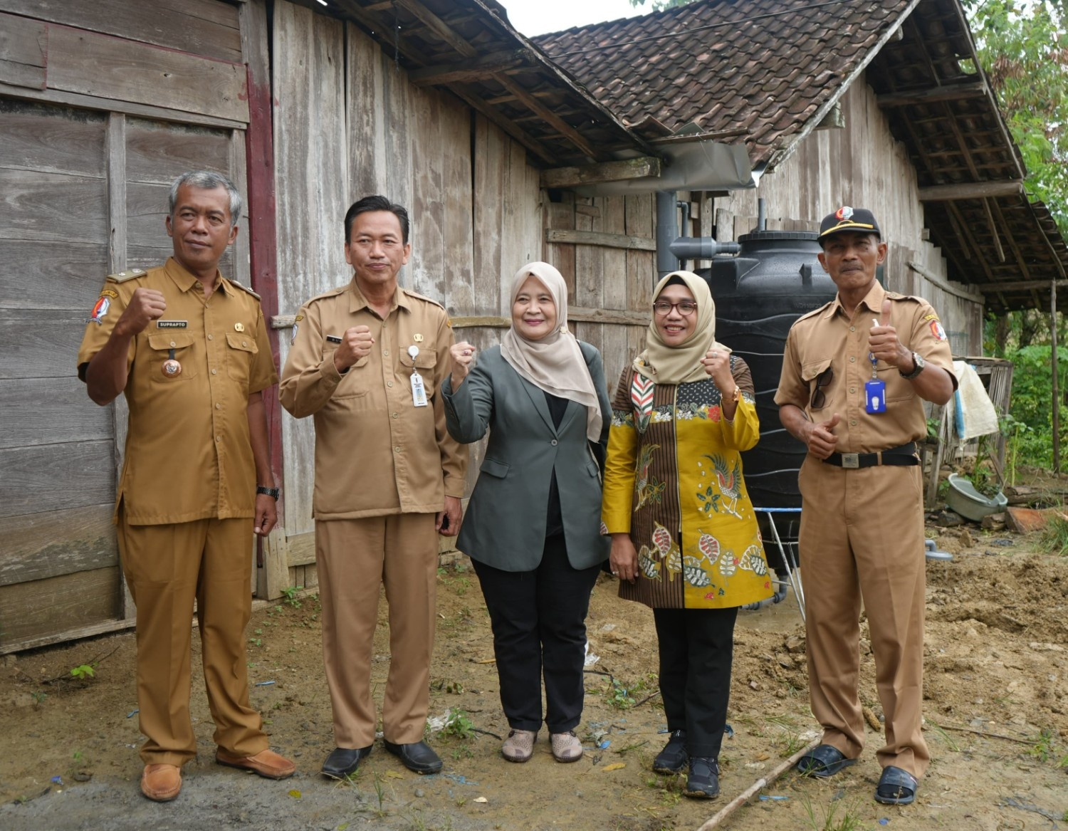 Ketua TP PKK Bojonegoro Cantika Wahono Tinjau IPAH dan berikan bantuan Stunting di Sekar.