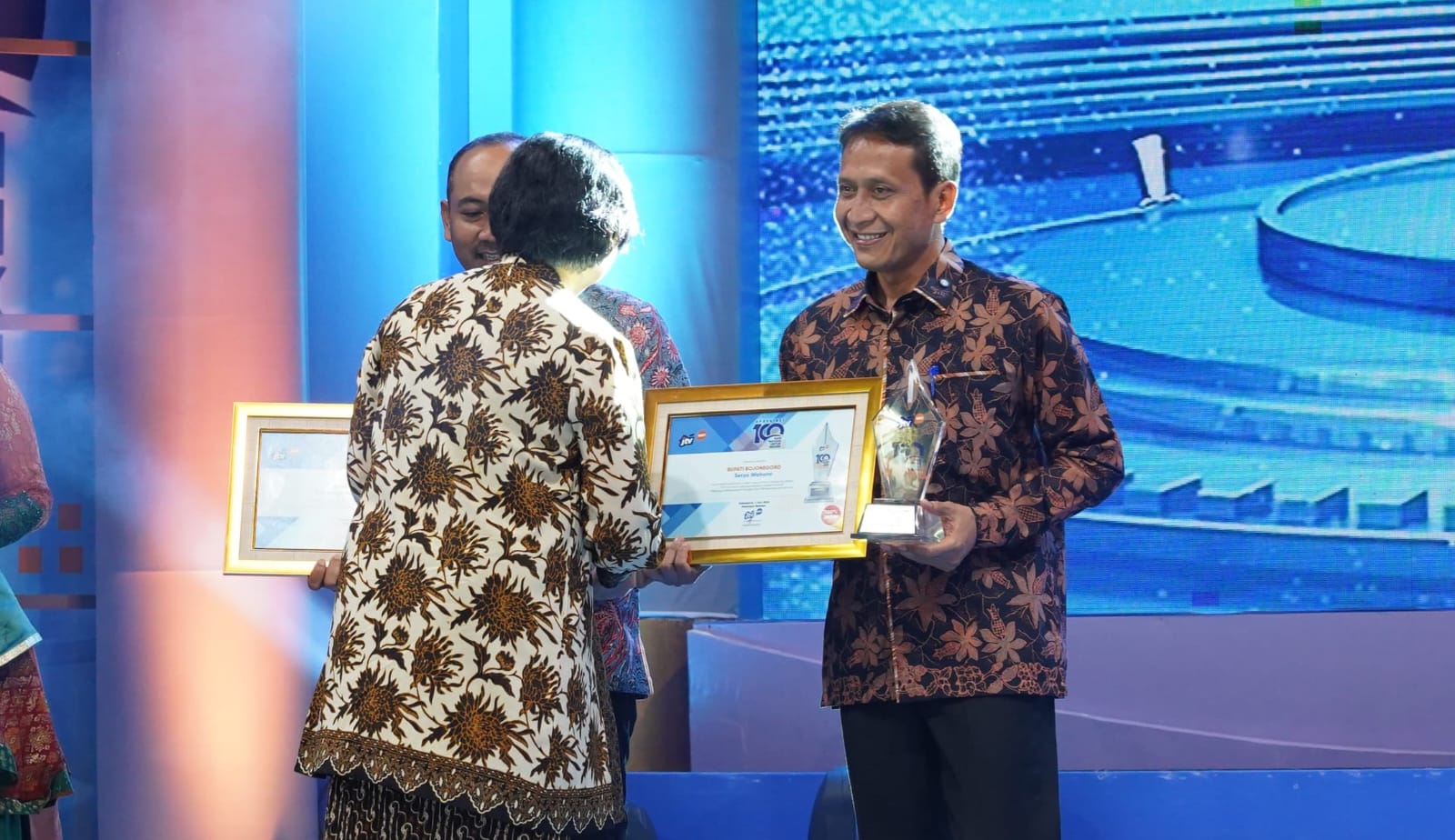 Bojonegoro Sabet Penghargaan di Malam Apresiasi 100 Hari Inovasi Untuk Negeri JTV 2025