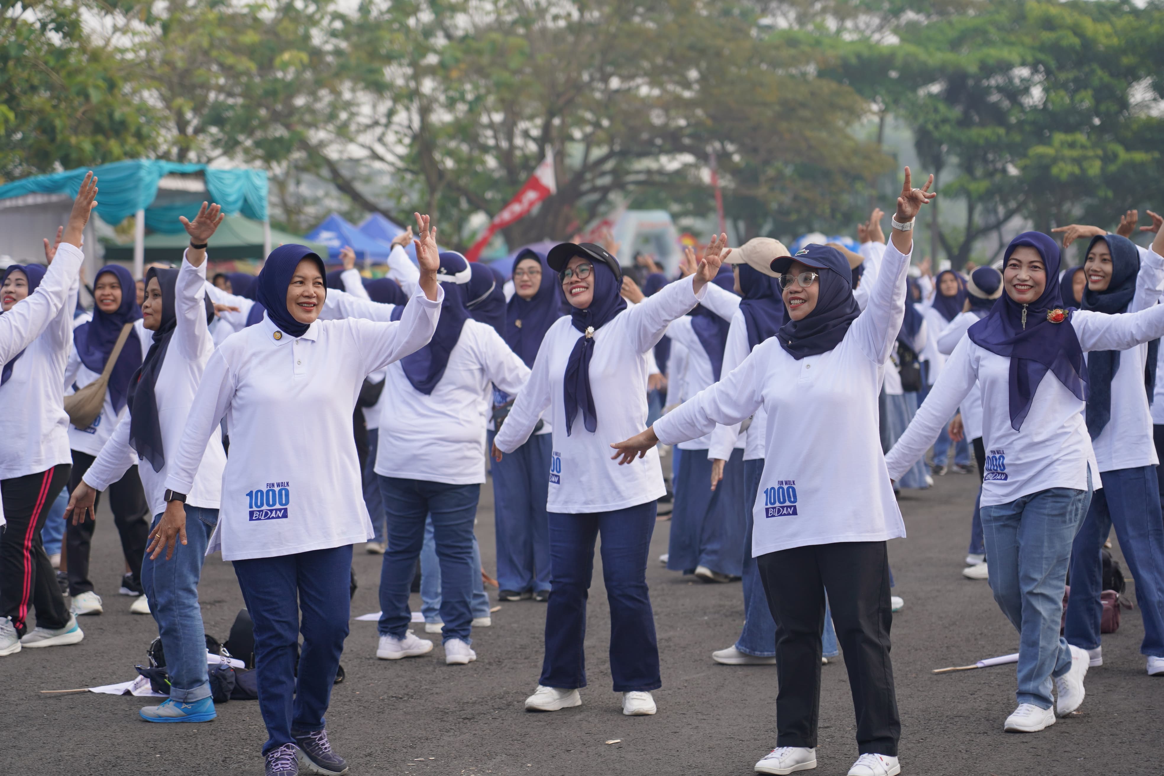 Wabup Nurul Azizah dan Bunda Cantika Berangkatkan Fun Walk 1000 Bidan