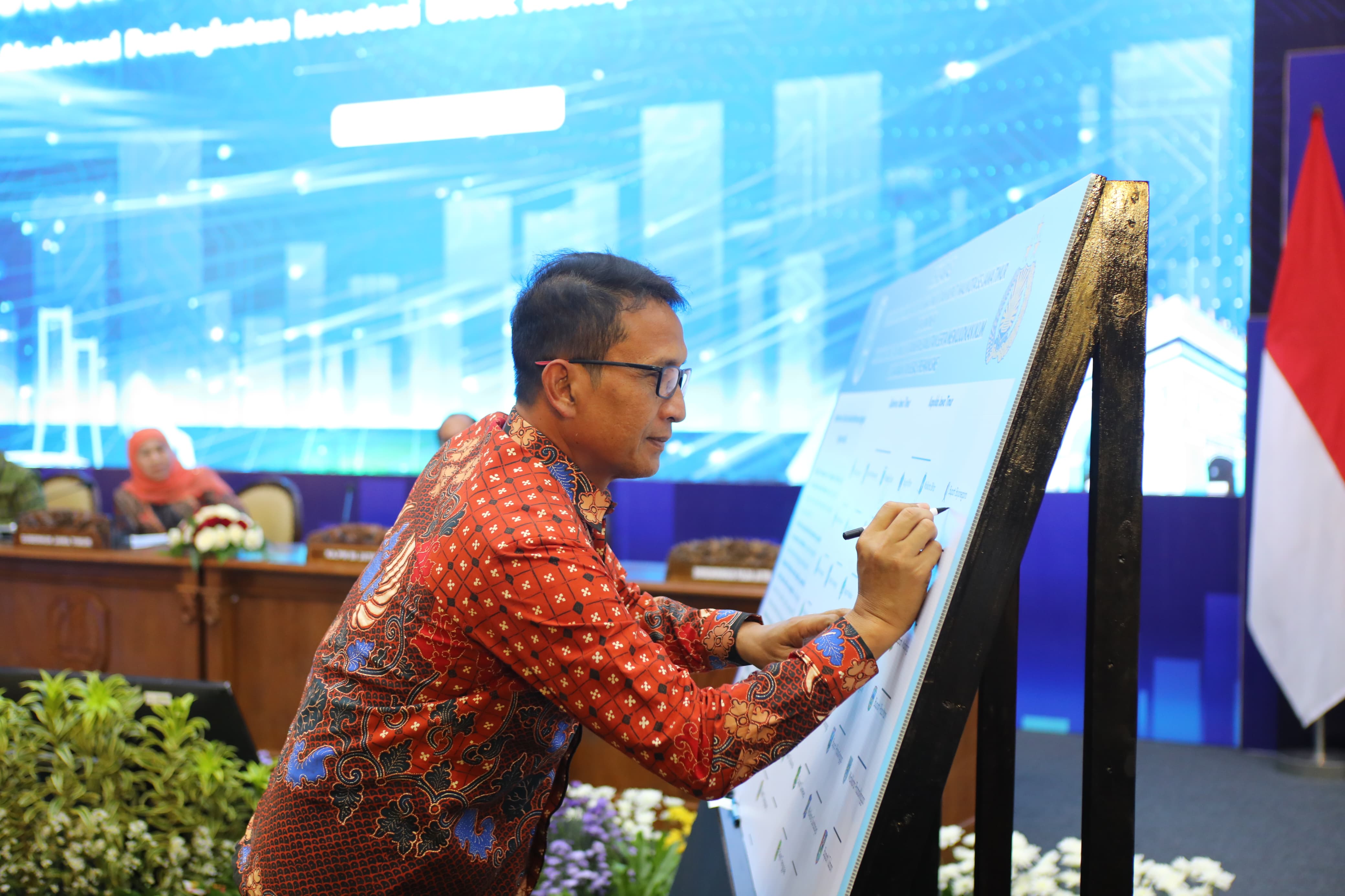 Bupati Bojonegoro Hadiri High Level Meeting Forum Investasi Jawa Timur : Dorong Akselerasi Investasi Untuk Ciptakan Lapangan Kerja