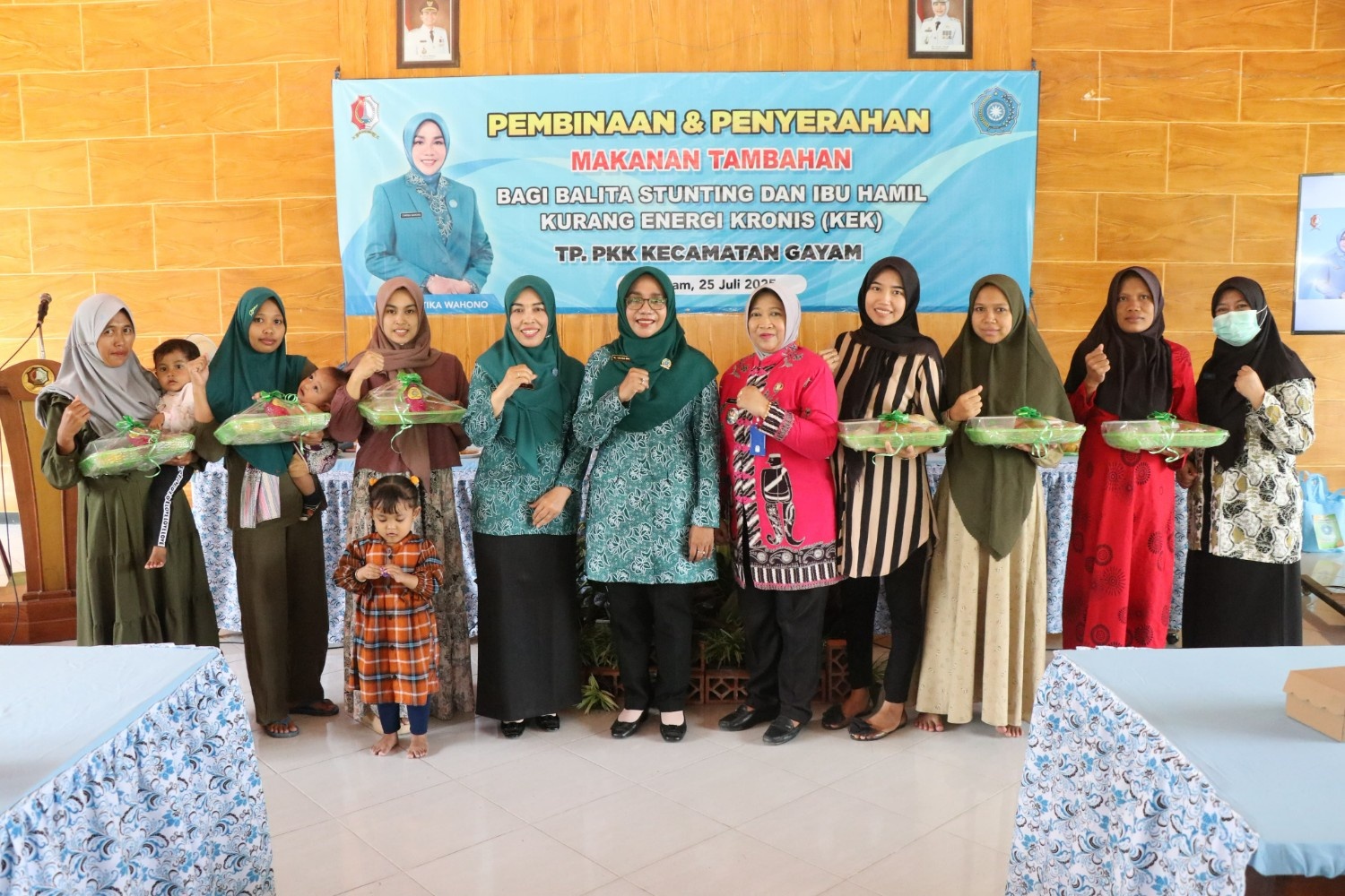 Serahkan PMT, Bunda Cantika Ajak Kader PKK Sosialisasikan Makanan Berbahan Lokal
