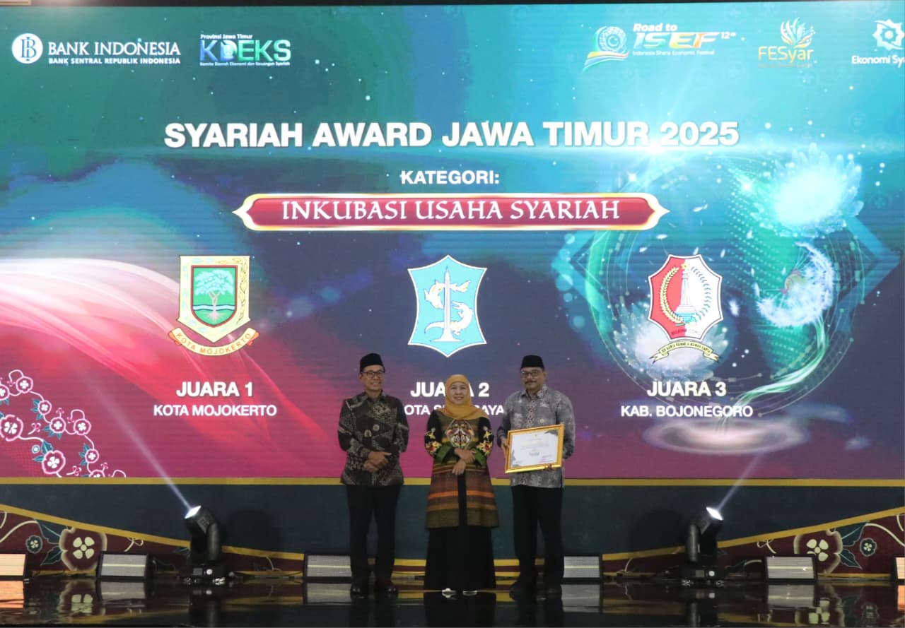 Pemkab Bojonegoro Terima Penghargaan Ekonomi Syariah dari BI