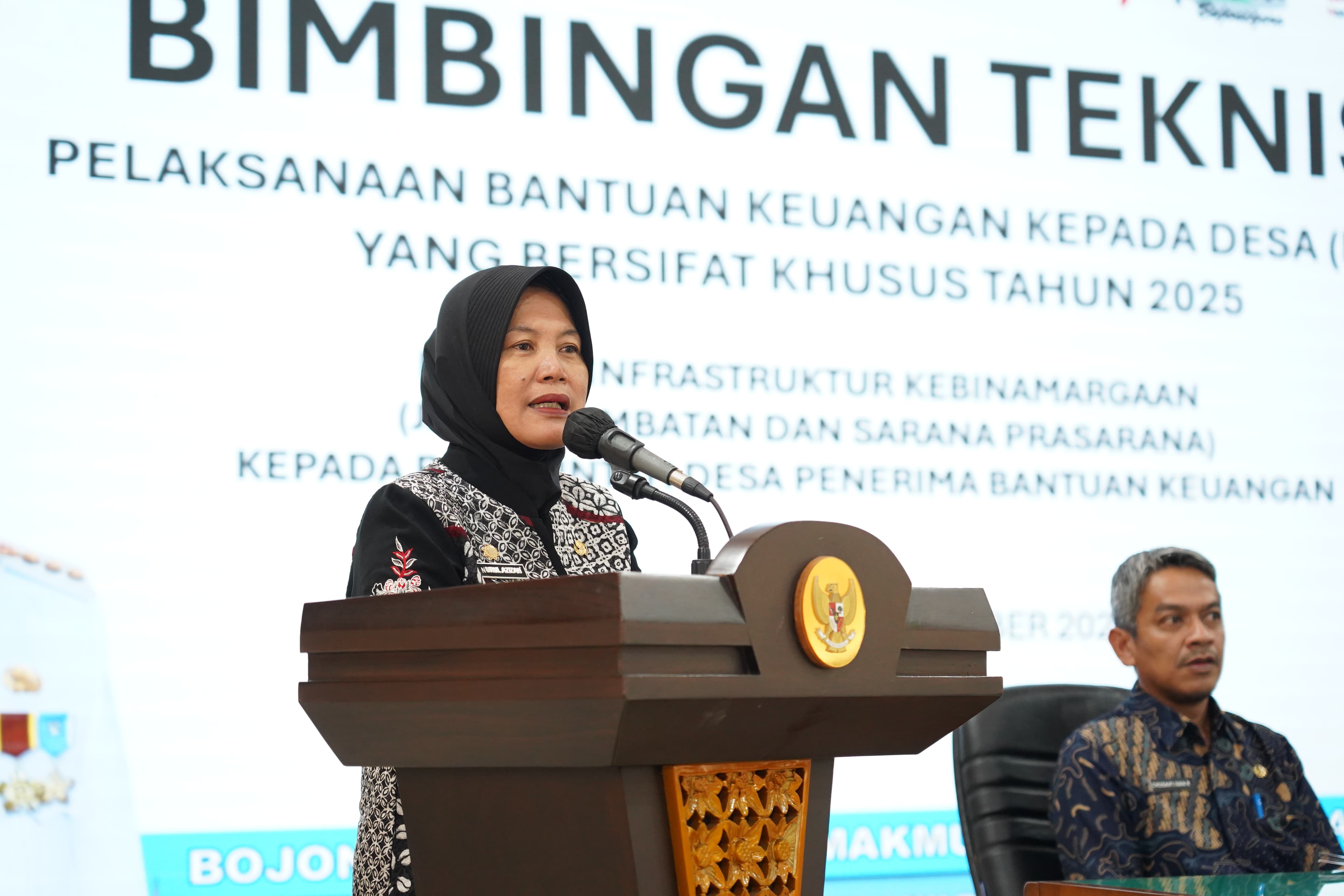 Wabup Nurul Azizah Resmi Membuka Bimtek Bantuan Keuangan Khusus Desa (BKKD) Tahun Anggaran P-APBD 2025