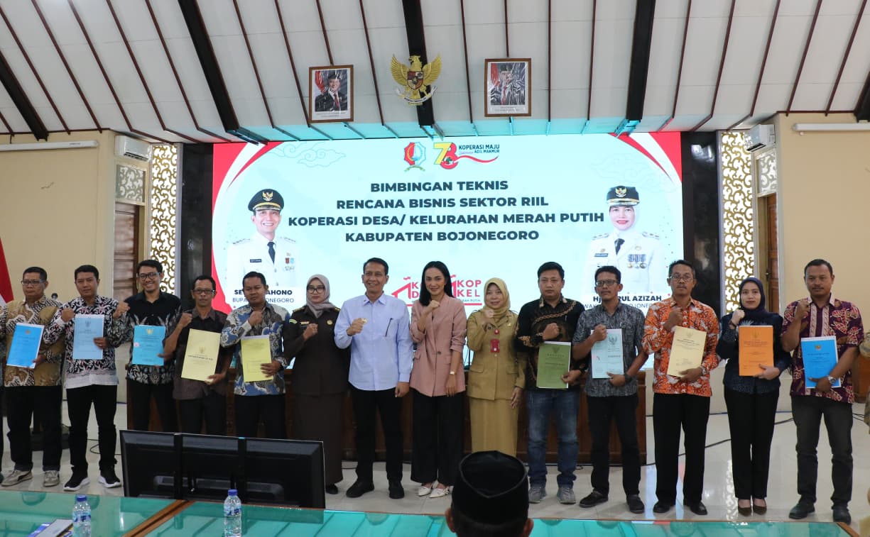 Perkuat Ekonomi Desa melalui Potensi Lokal, Bupati Setyo Wahono Buka Bimtek Rencana Bisnis Sektor Riil Koperasi Merah Putih