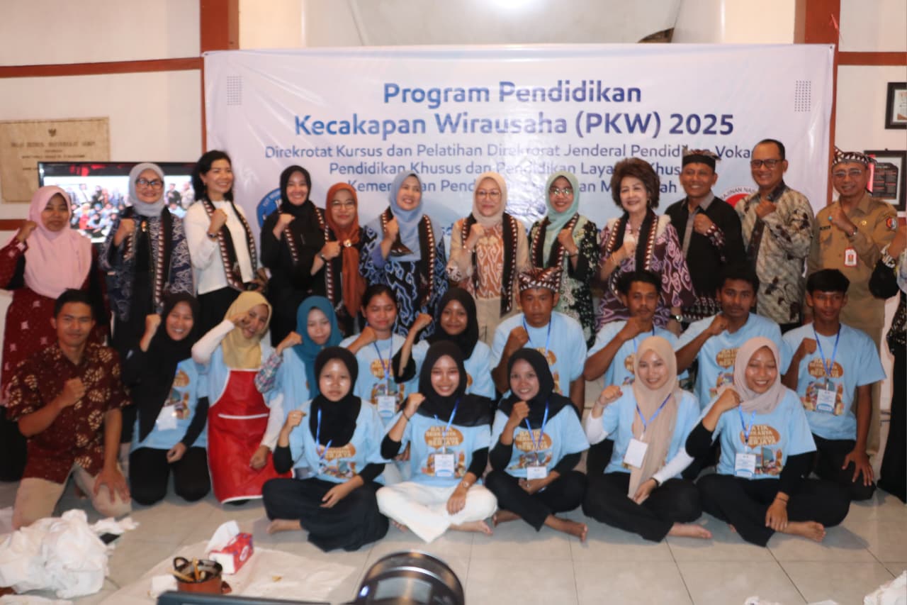 Pengembangan Wirausaha Baru Melalui Program PKW dan Pelatihan Batik Obersewu di Kabupaten Bojonegoro