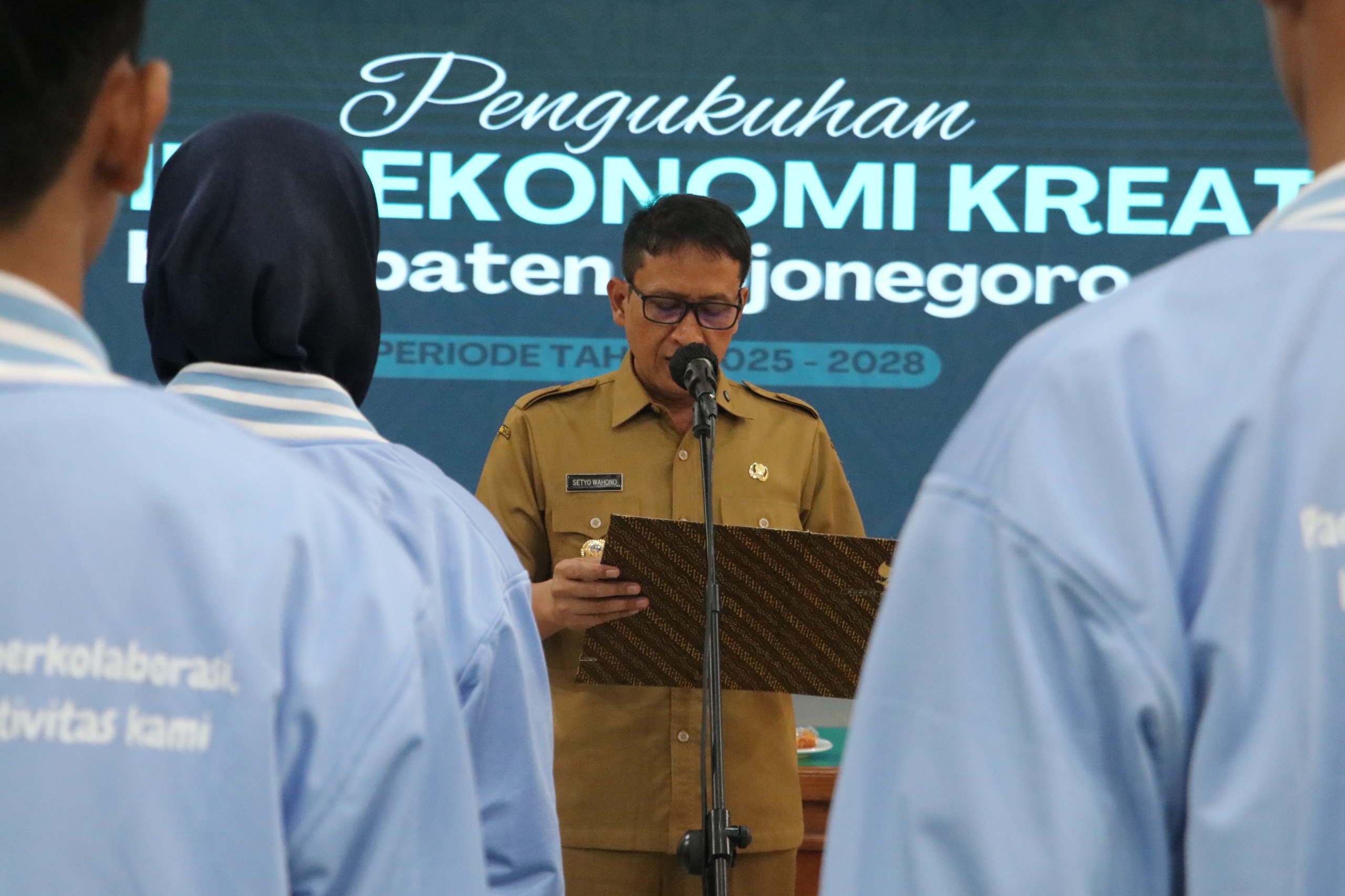Bupati Bojonegoro Kukuhkan Komite Ekonomi Kreatif dan Buka Bimtek Ekraf 2025: Dorong Ide, Inovasi, dan Kemandirian Pelaku Kreatif