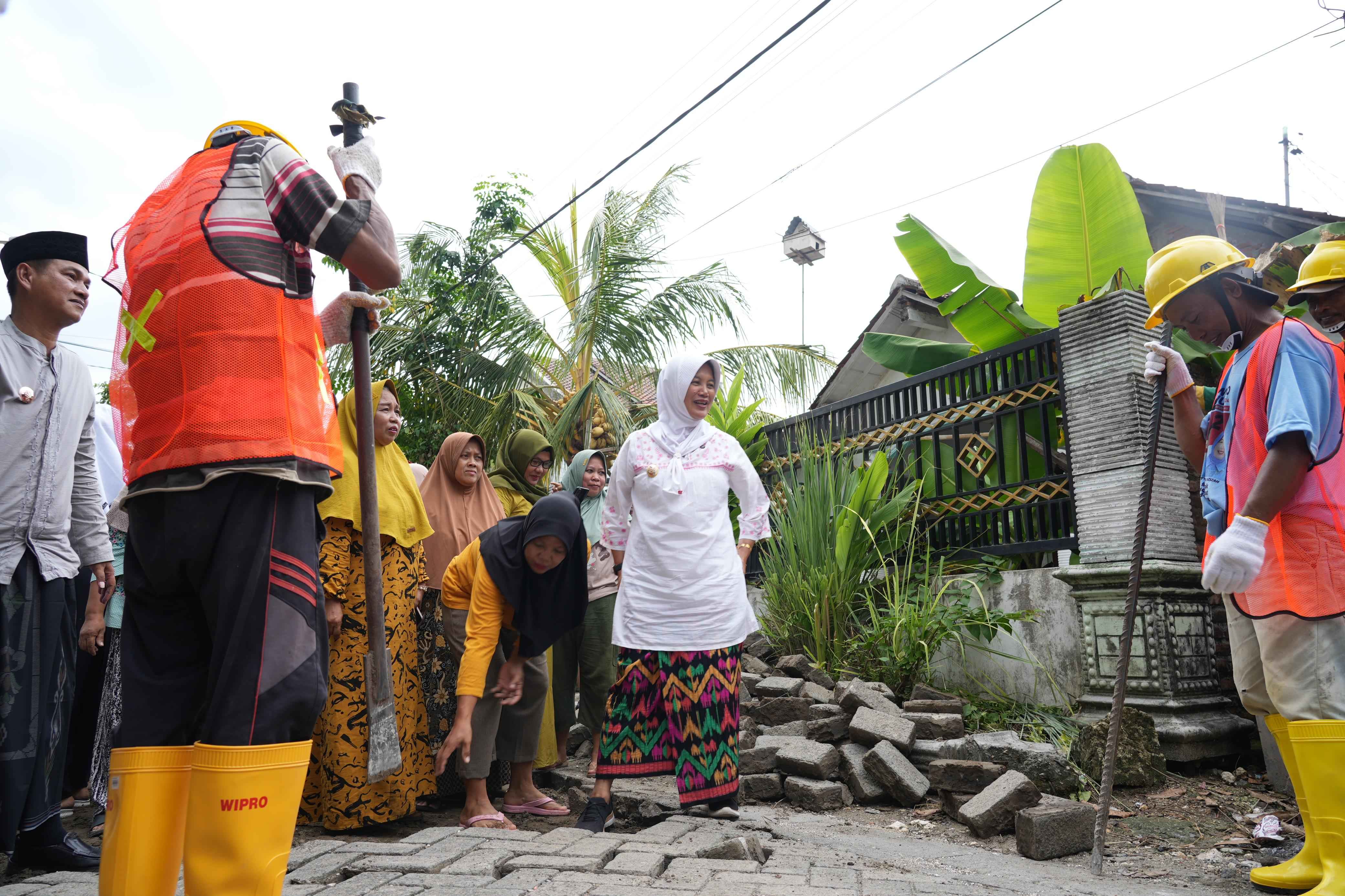 Wakil Bupati Bojonegoro Dorong Percepatan Realisasi Program BKKD, Tinjau Langsung Pembangunan Jalan di Mojoranu