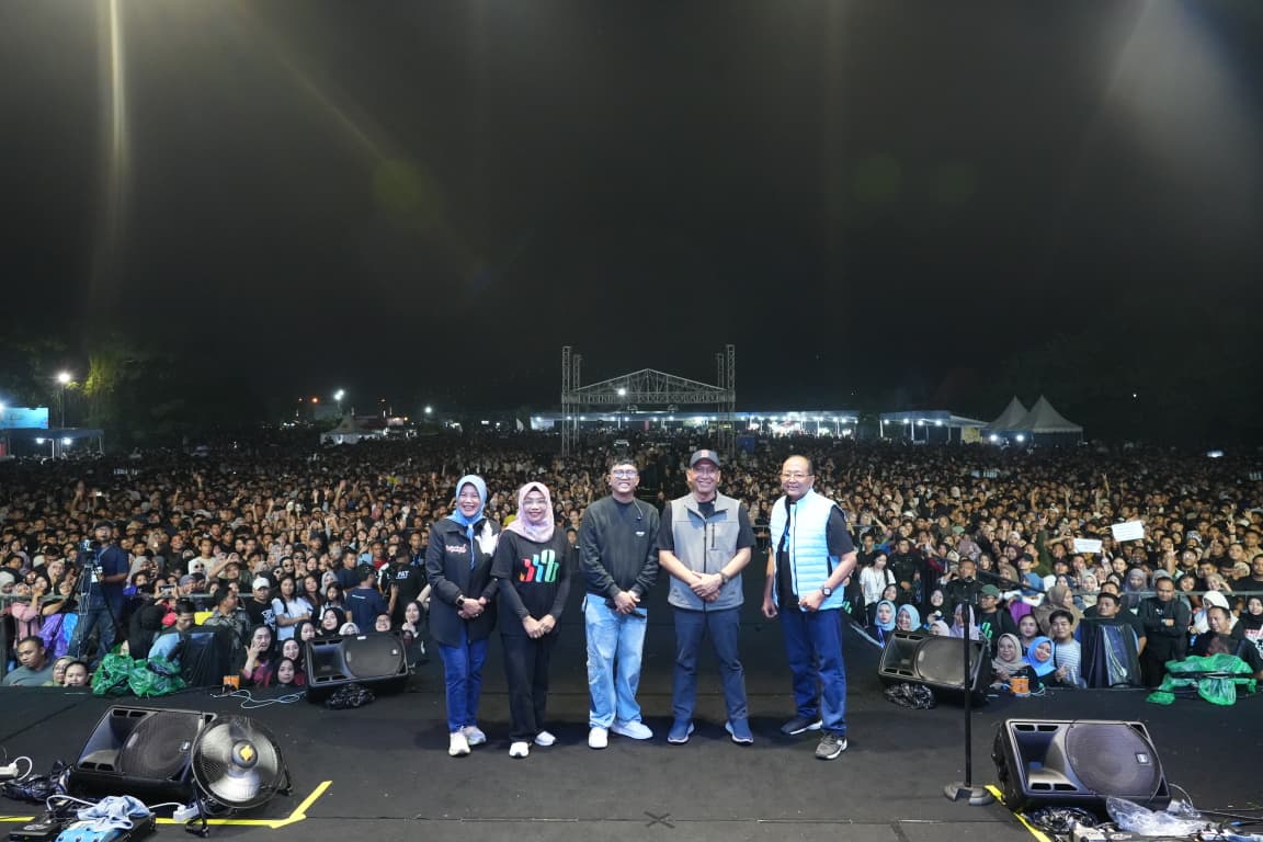 Ribuan Warga Memadati GoFun Saksikan Konser Rakyat Hari Jadi Ke-348 Bojonegoro