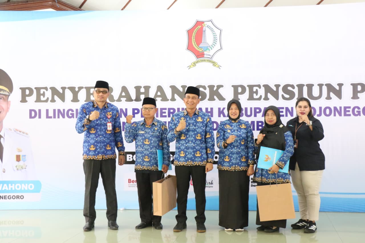 Akhiri Masa Bakti, 62 PNS Bojonegoro Terima SK Pensiun dan Apresiasi dari Bupati