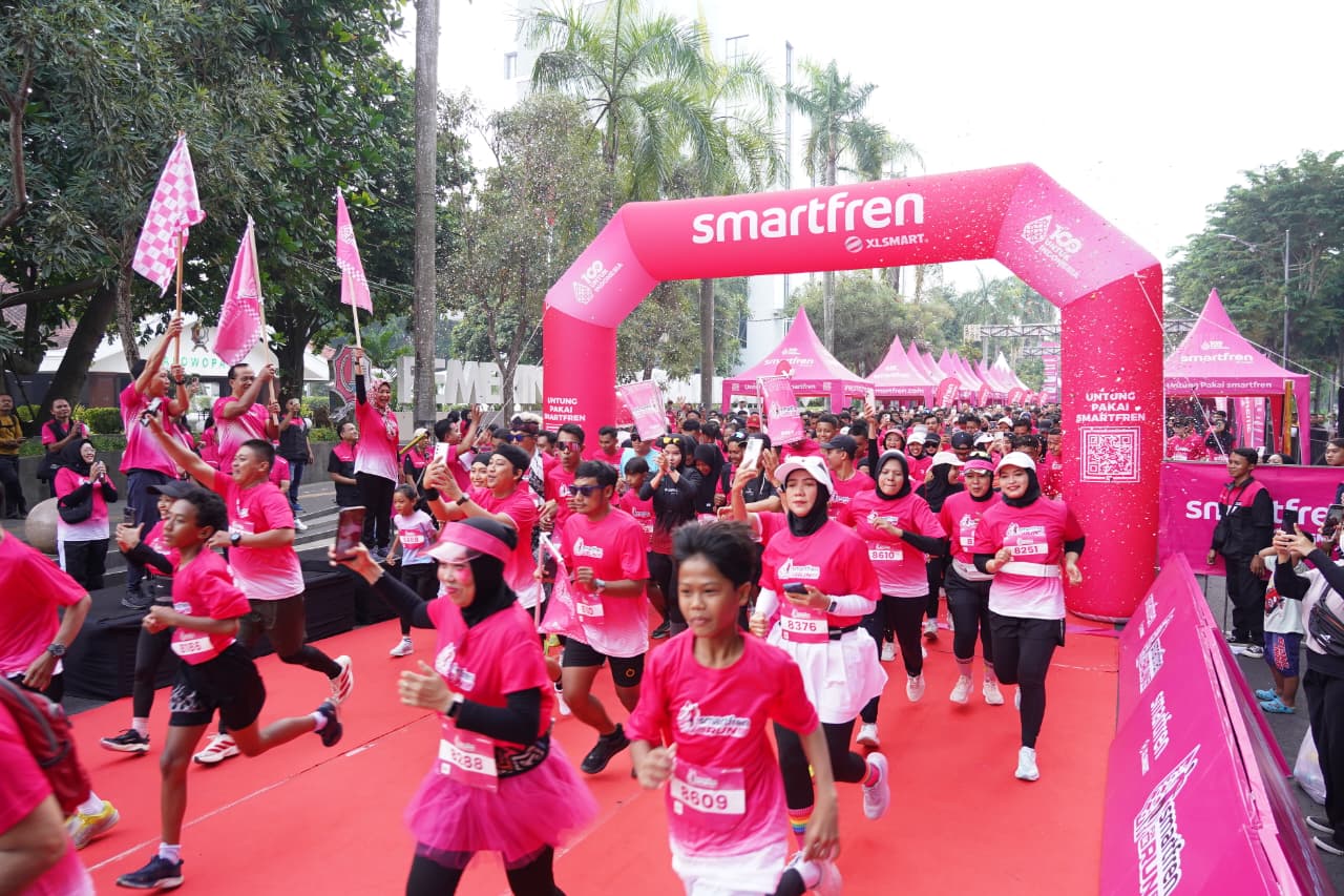 Wakil Bupati Bojonegoro Nurul Azizah Berangkatkan Ribuan Peserta Smartfren Fun Run 2025