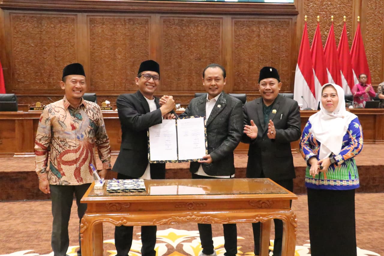 DPRD dan Pemkab Bojonegoro Sahkan Raperda Dana Abadi Pendidikan dan Setujui RAPBD 2026