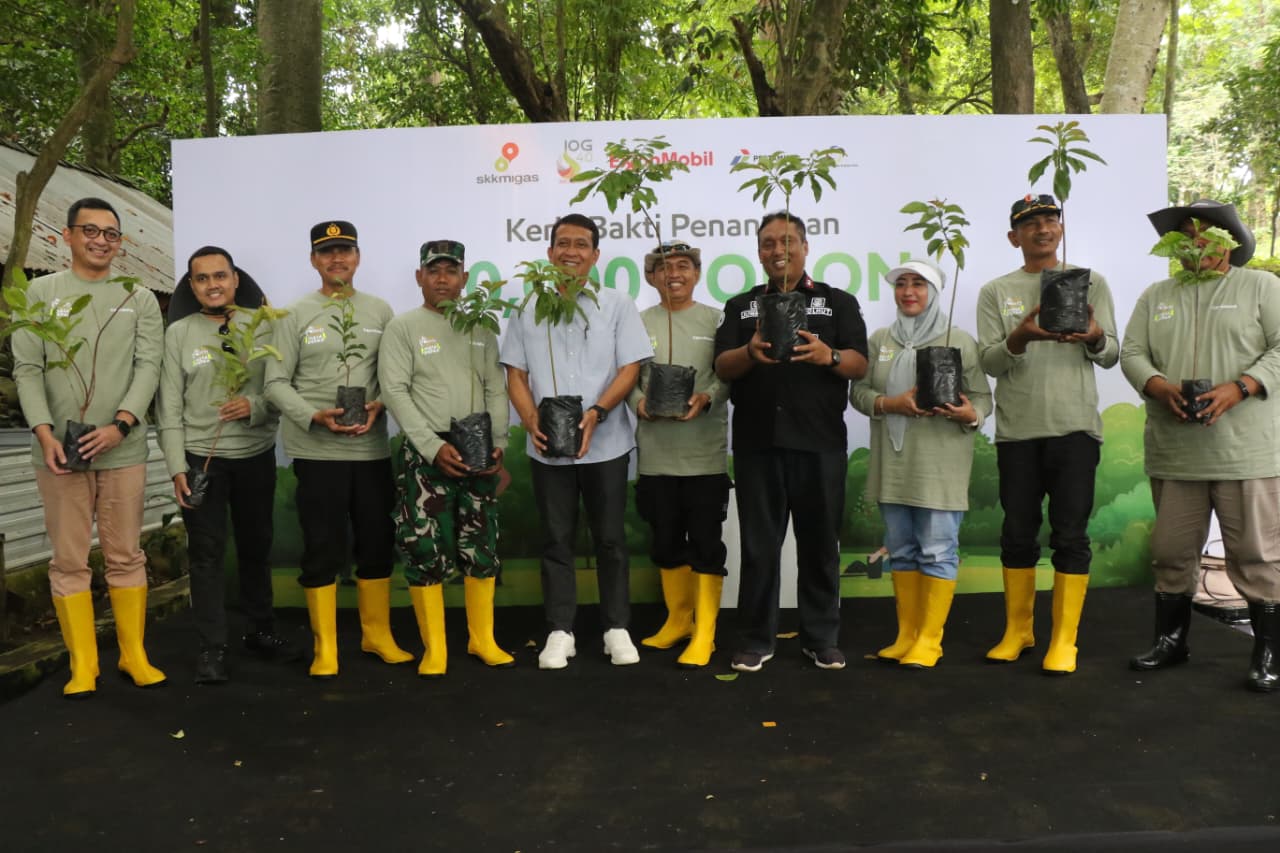 Bupati Bojonegoro, EMCL, Dan Relawan, Tanam 30 Ribu Pohon Pulihkan Ekosistem Gunung Pandan