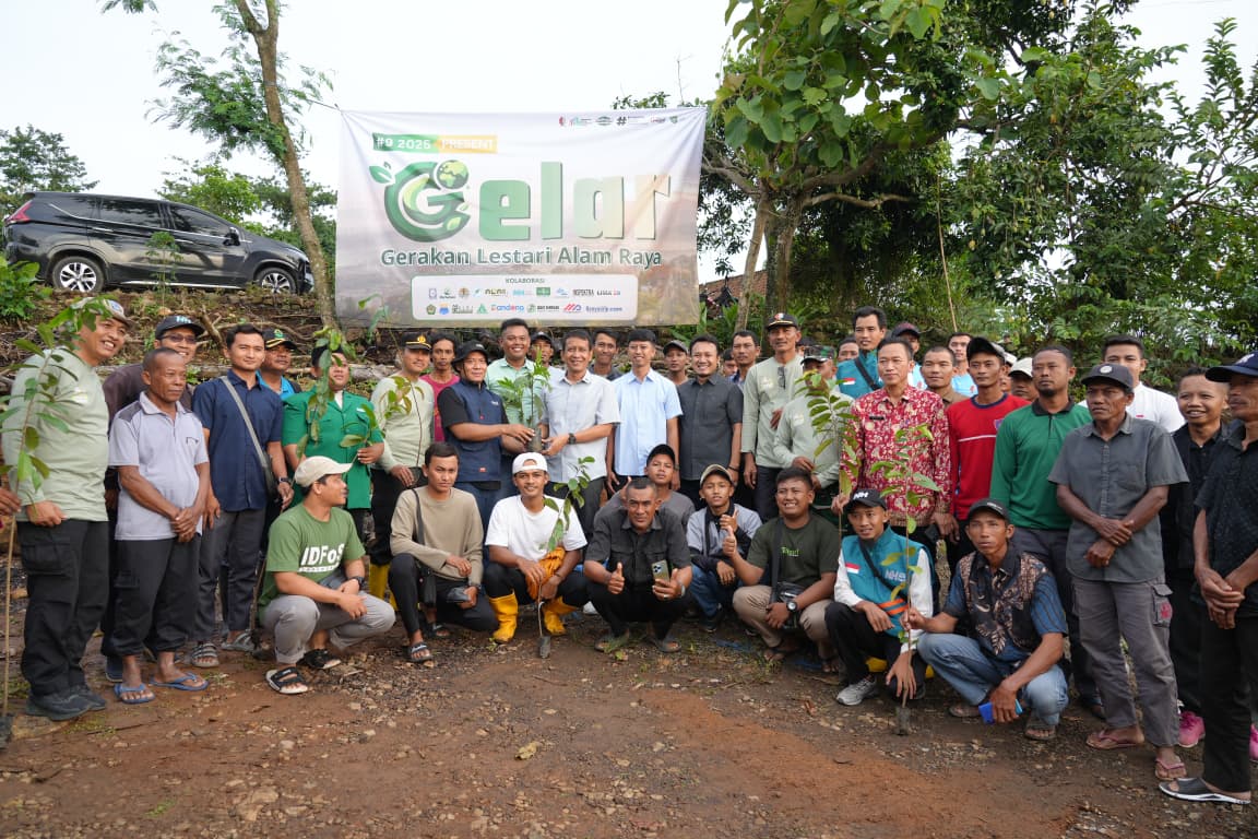 Peringati HMPI, Bupati Bojonegoro dan IDFos Hijaukan Pegunungan Botak Desa Miyono