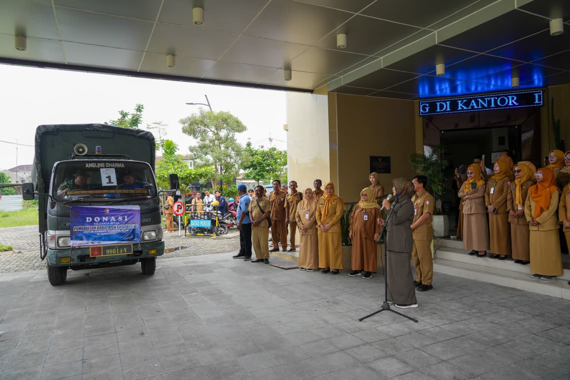 Wakil Bupati Nurul Azizah Pimpin Doa Bersama Pemberangkatan Bantuan Kemanusiaan Ke Sumatera