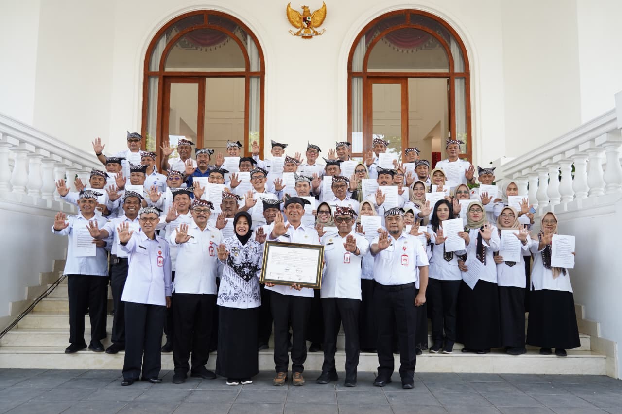 Pemkab Bojonegoro Gelar Apel Pagi dan Penandatanganan Pakta Integritas Peringati Hari Antikorupsi Sedunia 2025